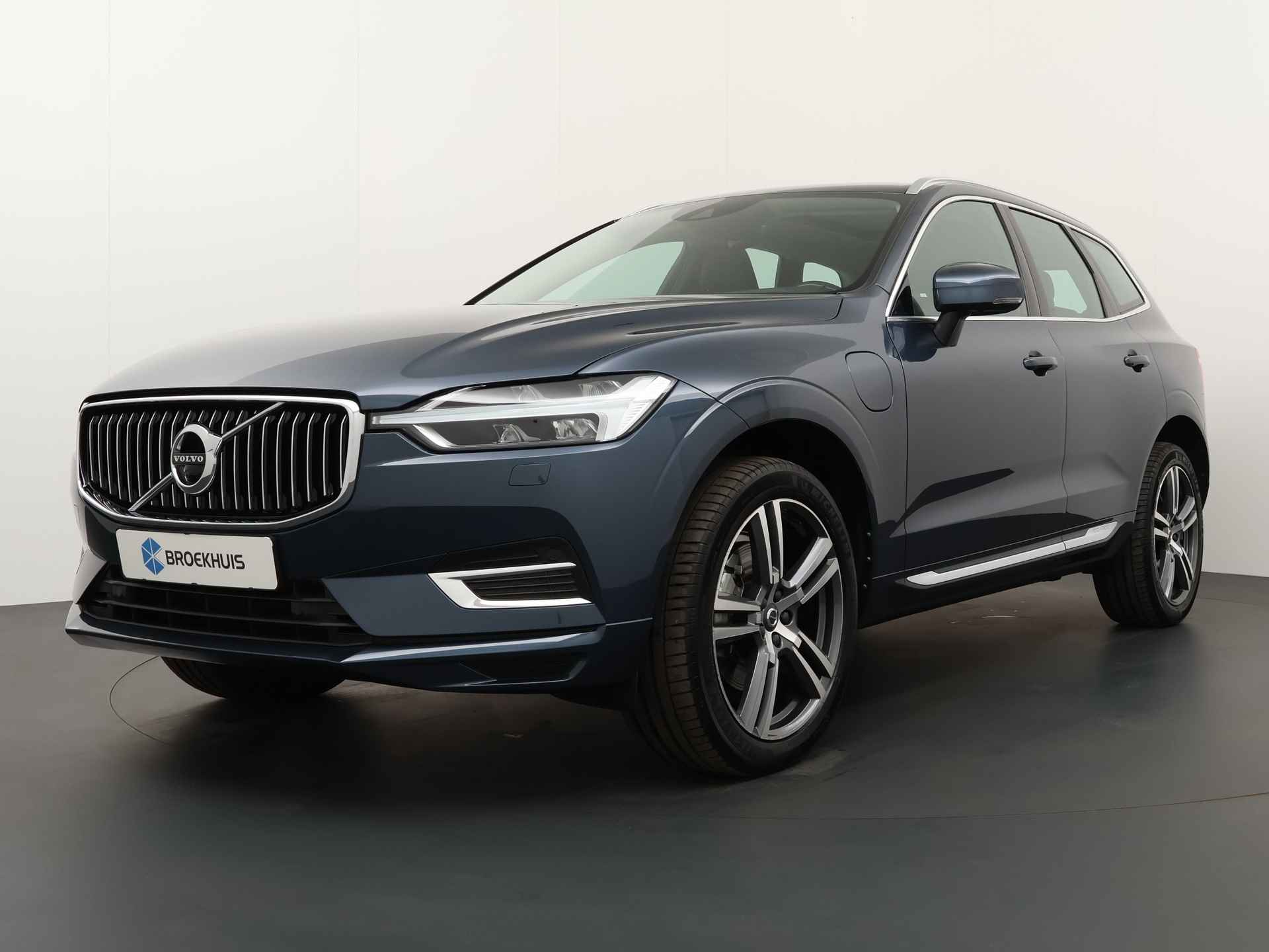 Volvo XC60 T6 AWD Inscription | Panoramisch schuif/kanteldak | Head-Up Display | Visual Park Assist (incl. 360˚ view) | Adaptieve cruise co | Elektrisch verstelbare stoelen incl. geheugen | Park Parkeerverwarming met timer | Stoel & stuurwielverwarming | Keyless Entry | - 1/29