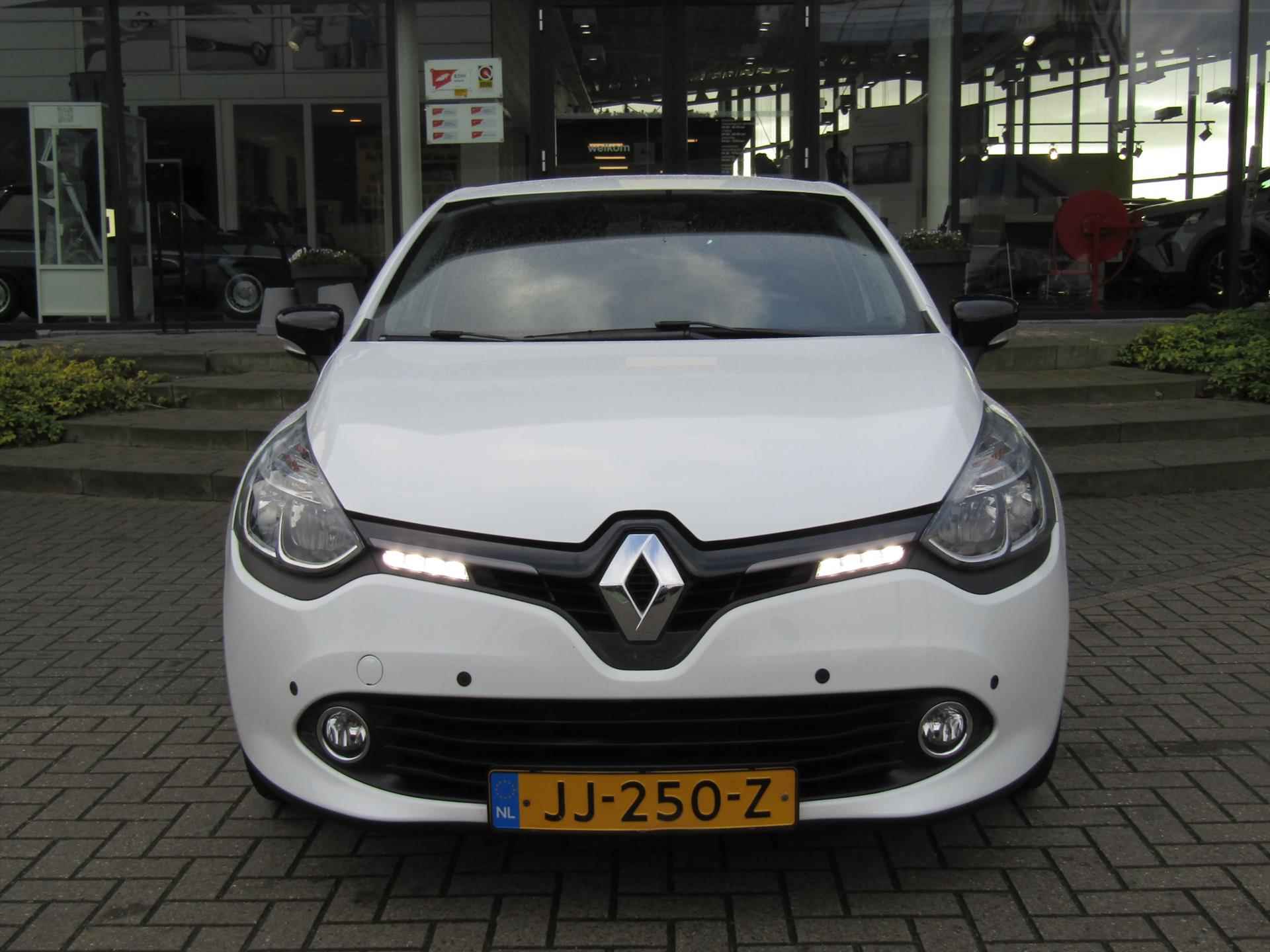 RENAULT Clio TCe 90pk Night & Day / Navigatie / Cruise-Control / Lmv - 4/27