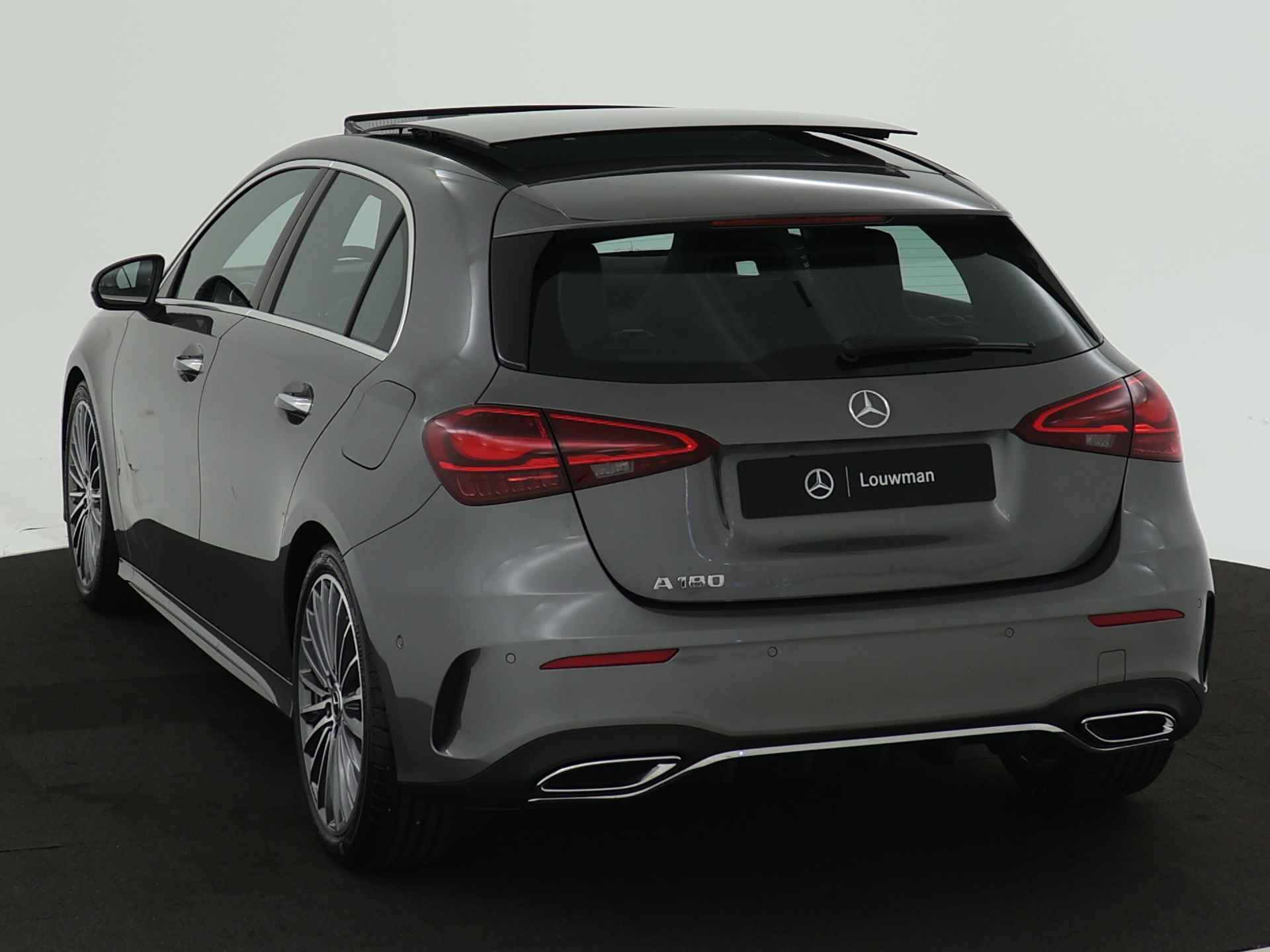 Mercedes-Benz A-Klasse 180 Star Edition AMG Line Plus | Parkeerpakket met 360°-camera | KEYLESS GO | Antidiefstalpakket URBAN GUARD PLUS | Extra USB-poorten | Dodehoekassistent | Sfeerverlichting | Spiegelpakket | MULTIBEAM LED | - 14/38