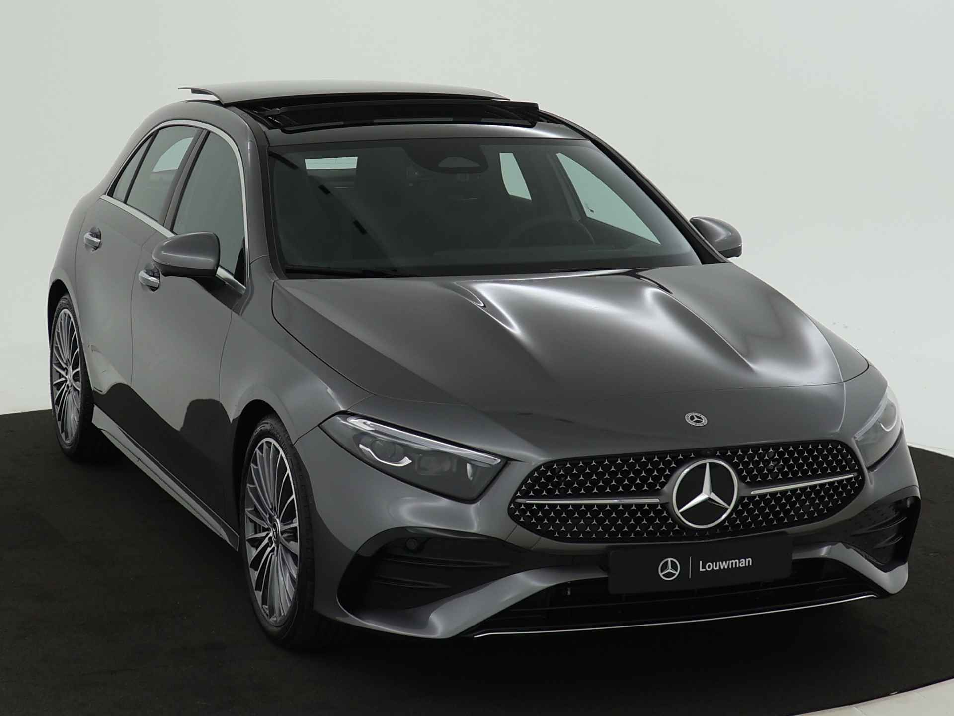 Mercedes-Benz A-Klasse 180 Star Edition AMG Line Plus | Parkeerpakket met 360°-camera | KEYLESS GO | Antidiefstalpakket URBAN GUARD PLUS | Extra USB-poorten | Dodehoekassistent | Sfeerverlichting | Spiegelpakket | MULTIBEAM LED | - 24/38