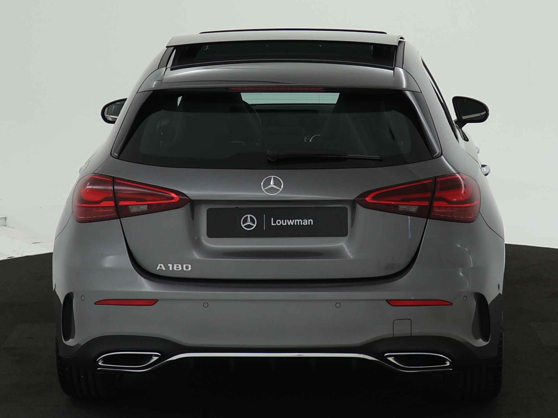 Mercedes-Benz A-Klasse 180 Star Edition AMG Line Plus | Parkeerpakket met 360°-camera | KEYLESS GO | Antidiefstalpakket URBAN GUARD PLUS | Extra USB-poorten | Dodehoekassistent | Sfeerverlichting | Spiegelpakket | MULTIBEAM LED | - 25/38