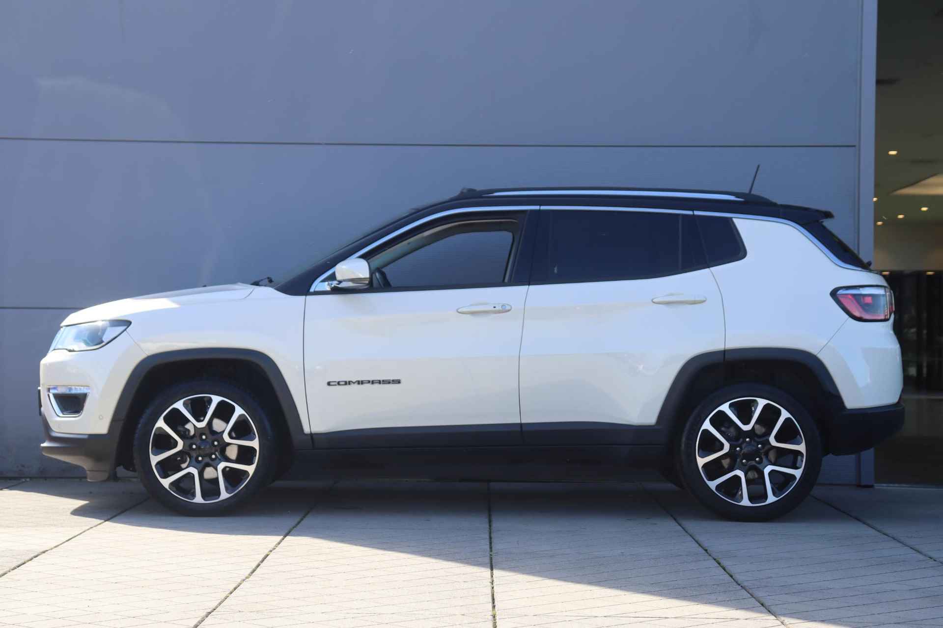 Jeep Compass 1.3T Limited / Navigatie / Schuifdak / Camera / Historie / 19'' - 2/49