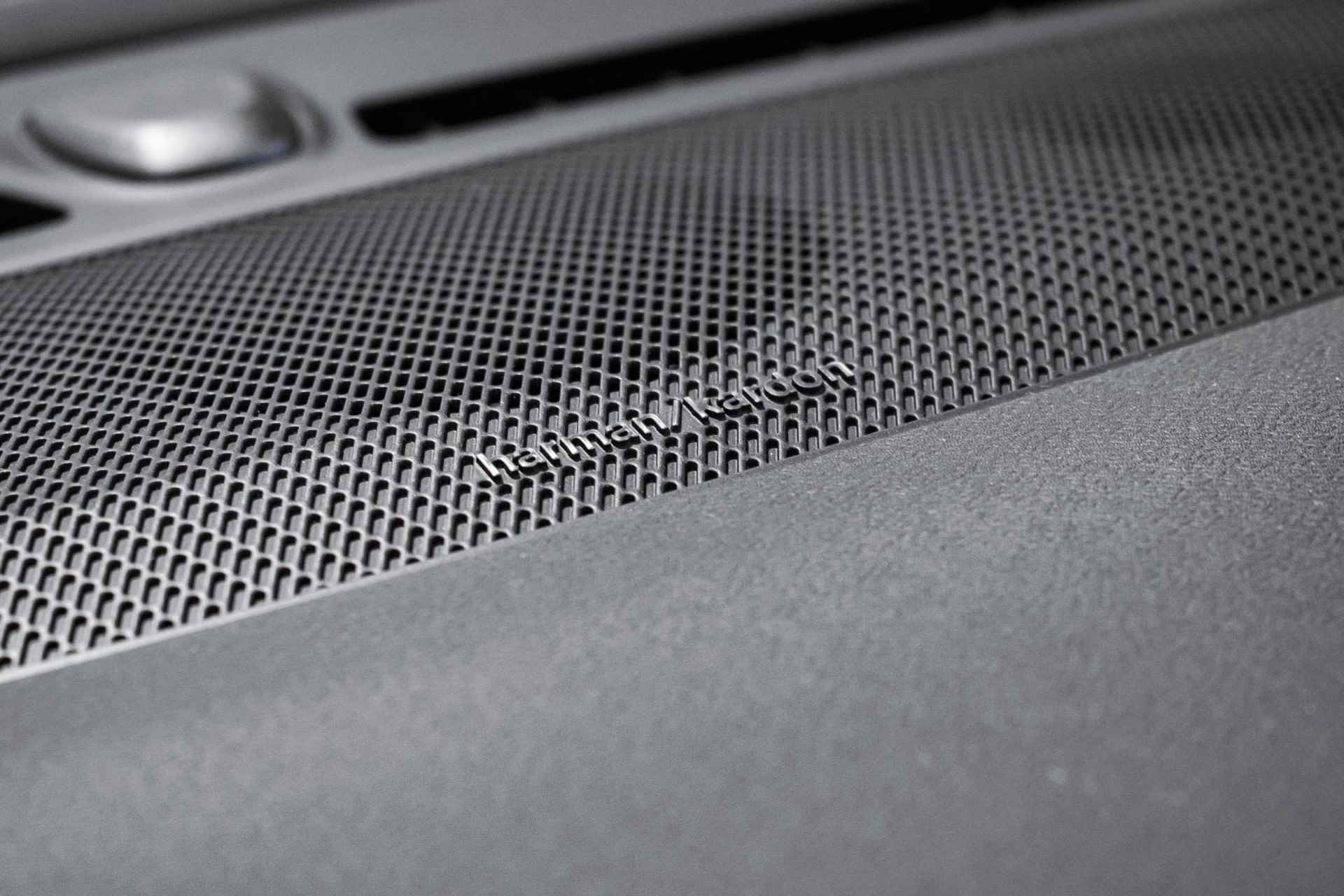 Volvo C40 Single Motor Extended Range Ultimate | Panoramadak | Premium Audio | Warmtepomp | Interieurvoorverwarming | 20"Lichtmetalen Velgen | Adaptieve Cruise Control | Elektrisch bedienbare voorstoelen - 23/34