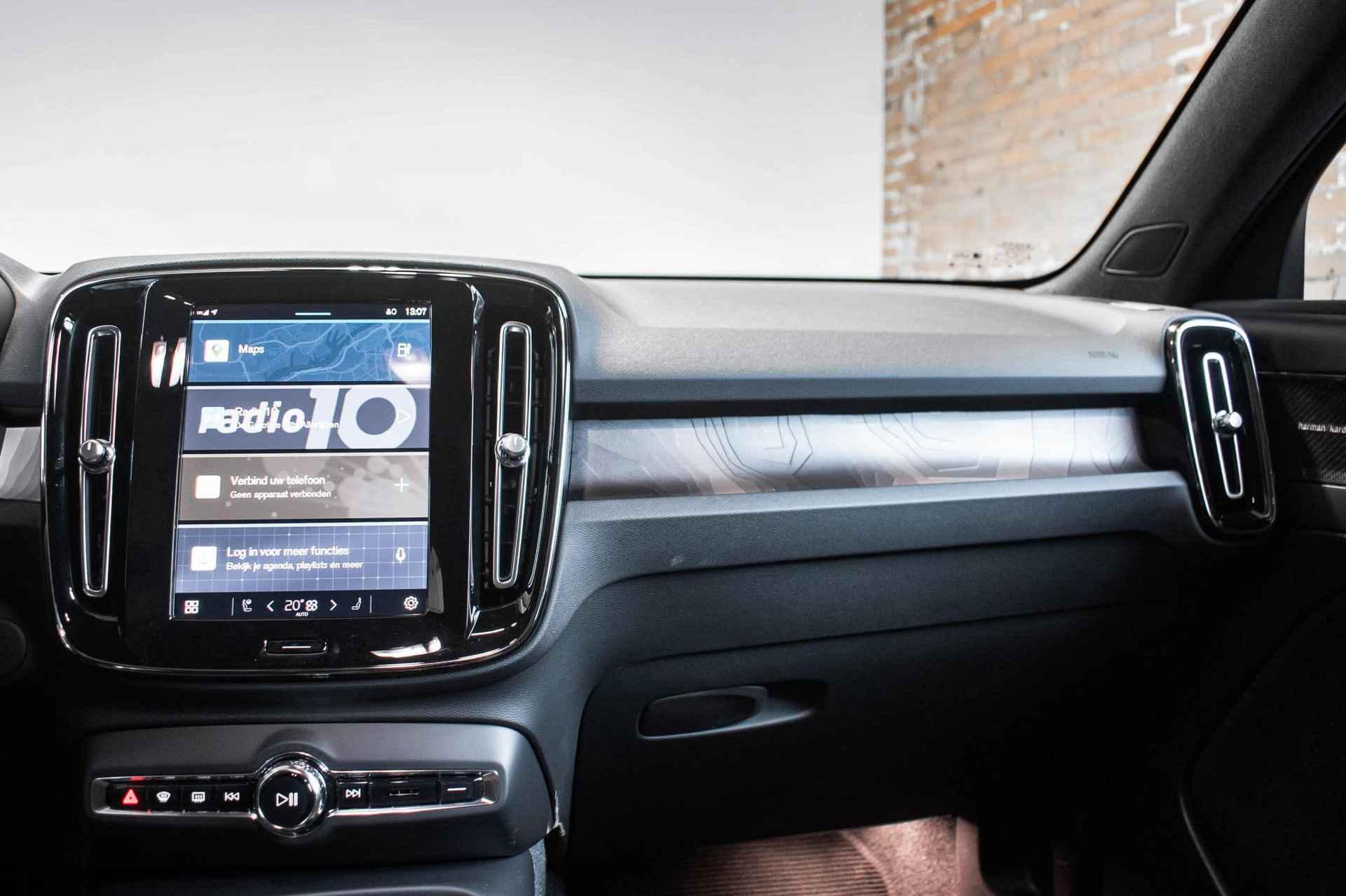 Volvo C40 Single Motor Extended Range Ultimate | Panoramadak | Premium Audio | Warmtepomp | Interieurvoorverwarming | 20"Lichtmetalen Velgen | Adaptieve Cruise Control | Elektrisch bedienbare voorstoelen - 25/34