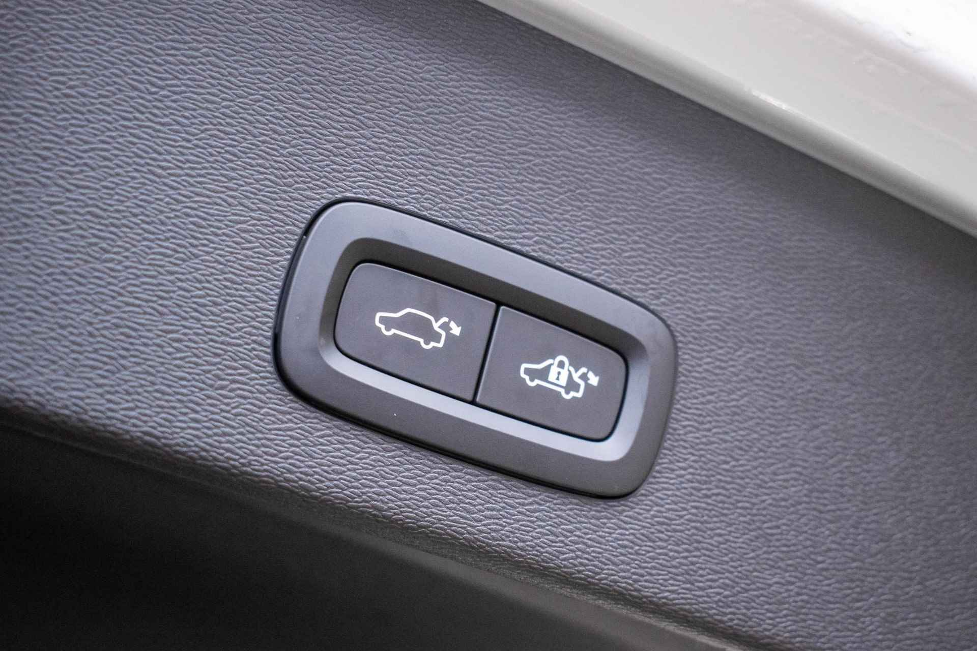 Volvo C40 Single Motor Extended Range Ultimate | Panoramadak | Premium Audio | Warmtepomp | Interieurvoorverwarming | 20"Lichtmetalen Velgen | Adaptieve Cruise Control | Elektrisch bedienbare voorstoelen - 29/34