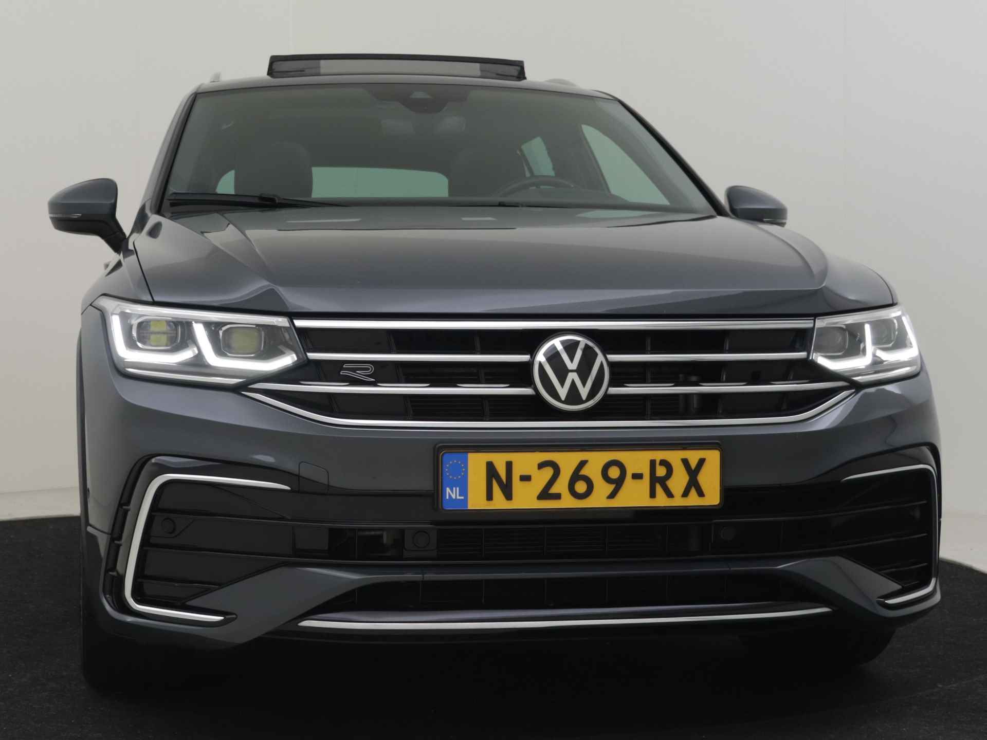 Volkswagen Tiguan 1.5 TSI 150pk R-Line | Airco | Achteruitrijcamera | Apple Carplay/Android auto | Cruise control adaptief | DAB-radio | Elektroni - 28/47