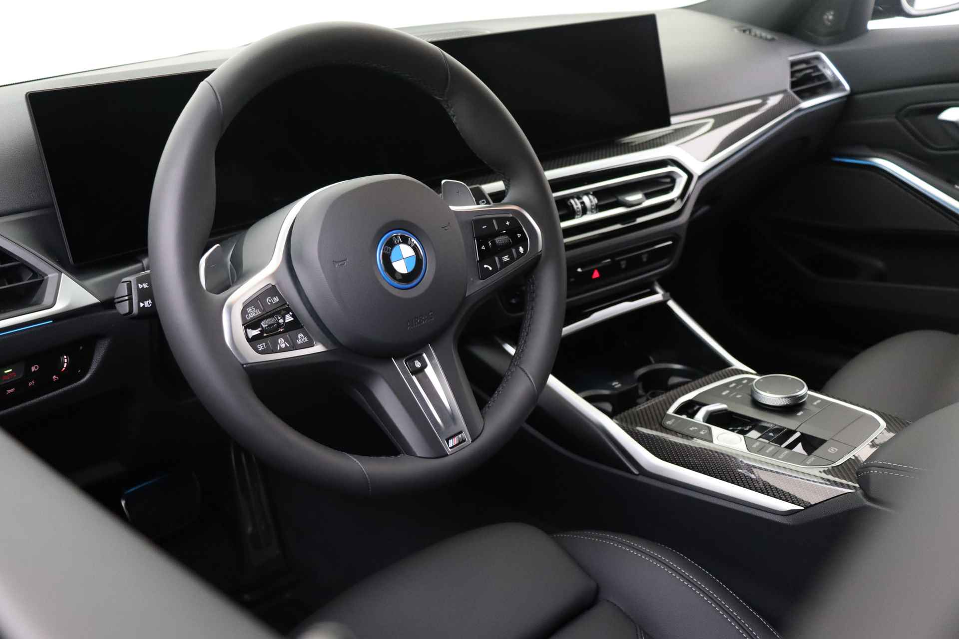 BMW 3 Serie Touring 330e xDrive High Executive M Sport Automaat / Panoramadak / Trekhaak / Sportstoelen / Adaptieve LED / Driving Assistant Professional / Parking Assistant - 4/60
