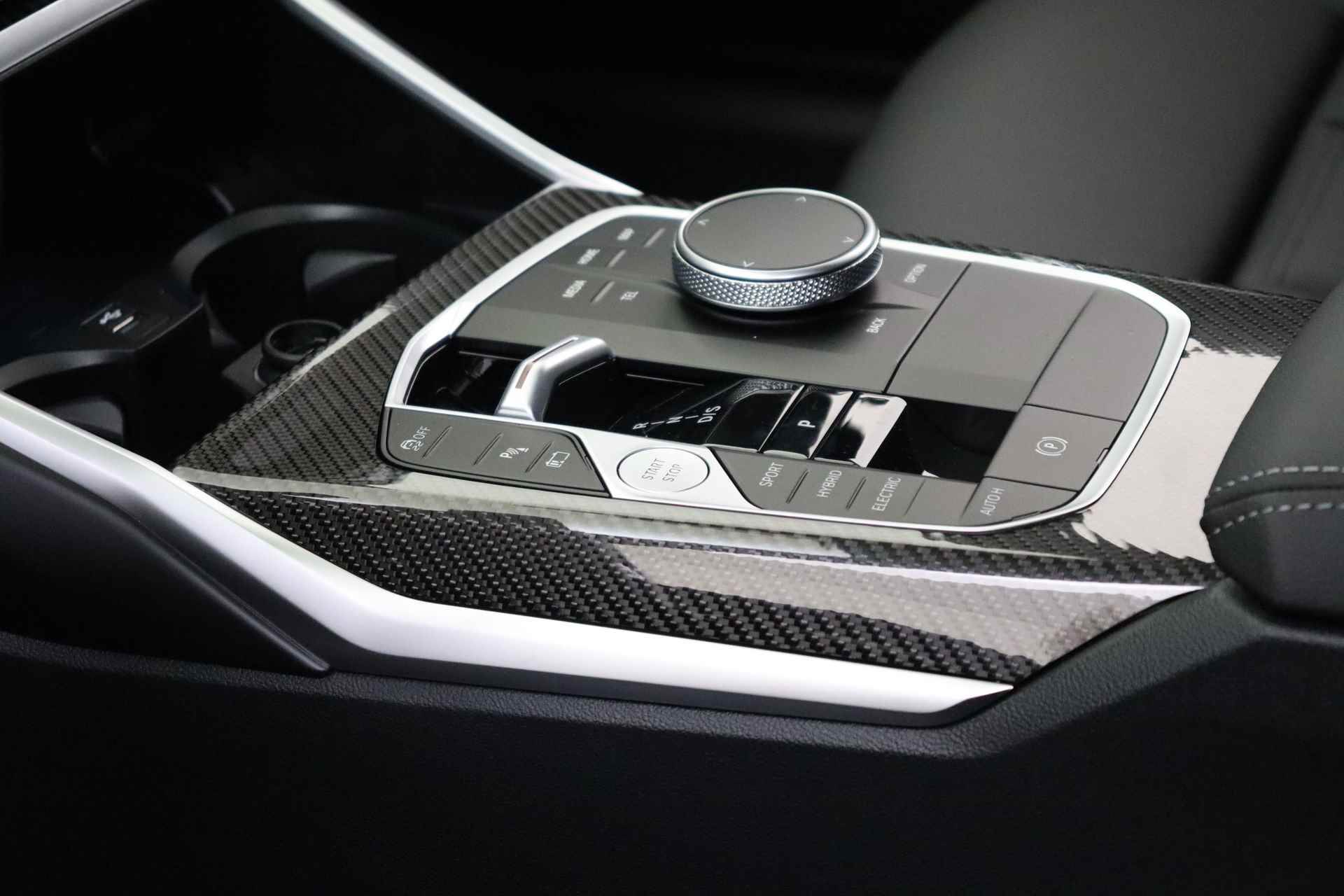 BMW 3 Serie Touring 330e xDrive High Executive M Sport Automaat / Panoramadak / Trekhaak / Sportstoelen / Adaptieve LED / Driving Assistant Professional / Parking Assistant - 7/60