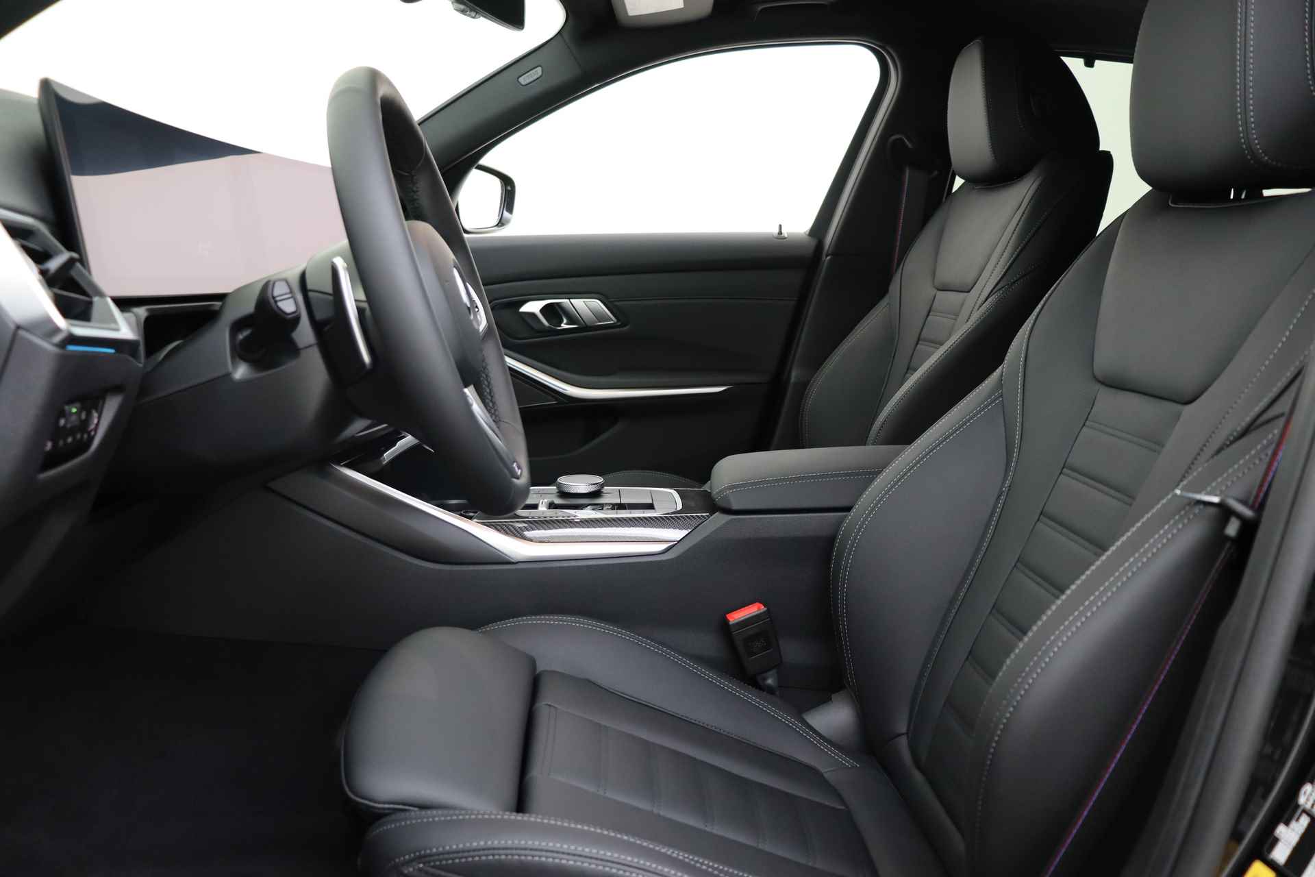 BMW 3 Serie Touring 330e xDrive High Executive M Sport Automaat / Panoramadak / Trekhaak / Sportstoelen / Adaptieve LED / Driving Assistant Professional / Parking Assistant - 9/60