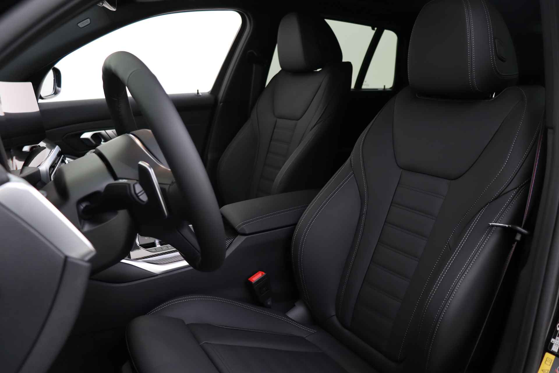 BMW 3 Serie Touring 330e xDrive High Executive M Sport Automaat / Panoramadak / Trekhaak / Sportstoelen / Adaptieve LED / Driving Assistant Professional / Parking Assistant - 10/60