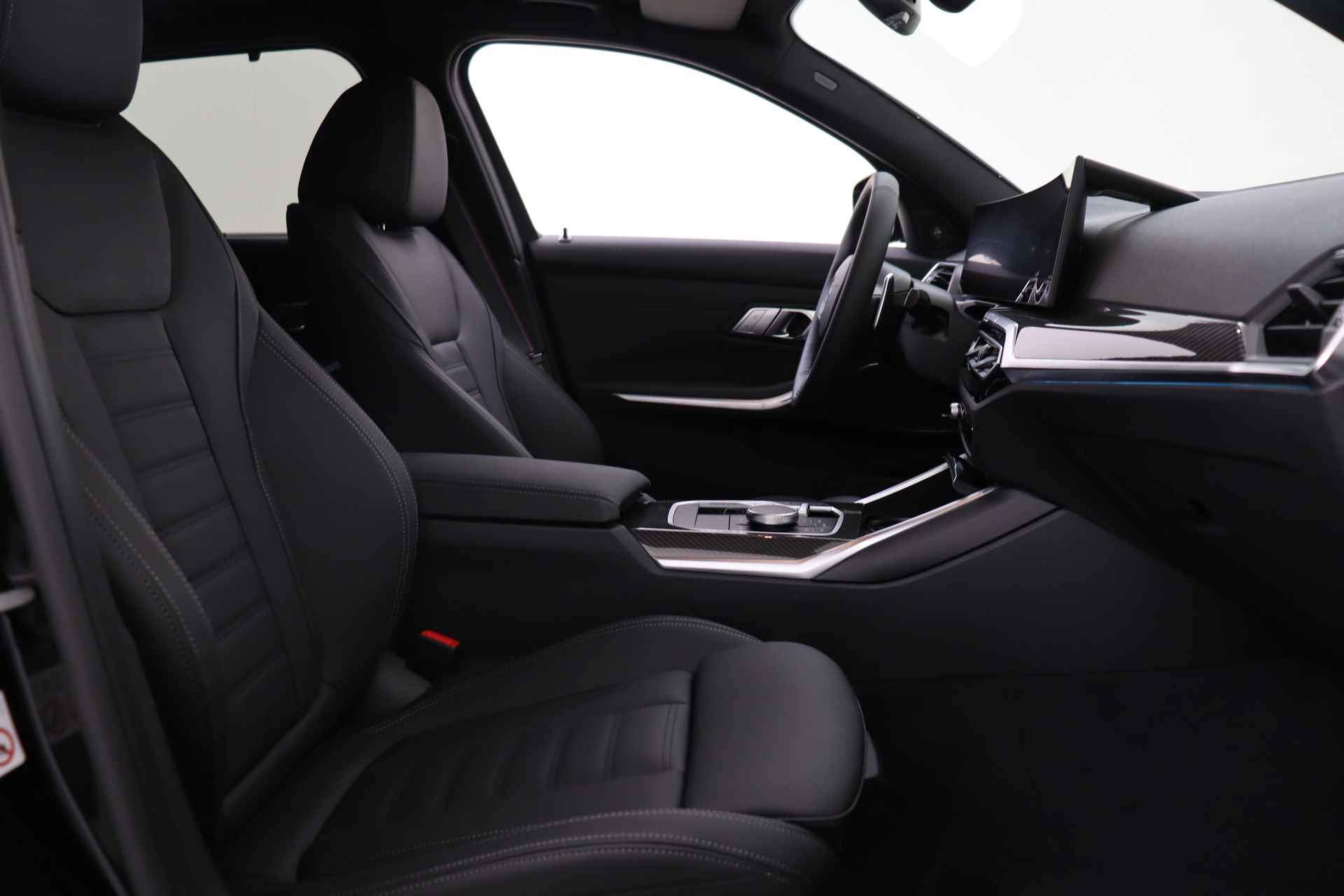 BMW 3 Serie Touring 330e xDrive High Executive M Sport Automaat / Panoramadak / Trekhaak / Sportstoelen / Adaptieve LED / Driving Assistant Professional / Parking Assistant - 20/60