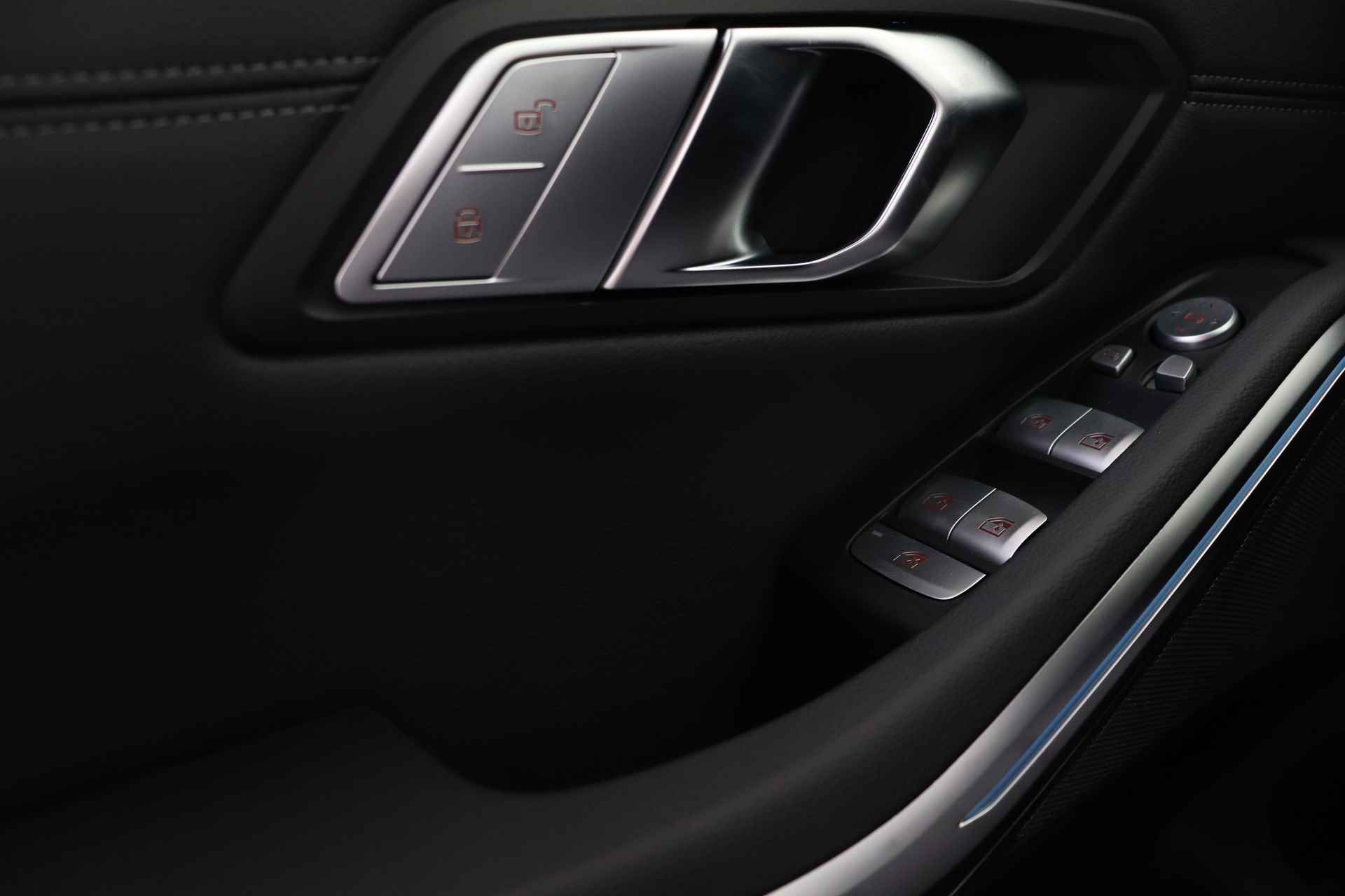 BMW 3 Serie Touring 330e xDrive High Executive M Sport Automaat / Panoramadak / Trekhaak / Sportstoelen / Adaptieve LED / Driving Assistant Professional / Parking Assistant - 43/60