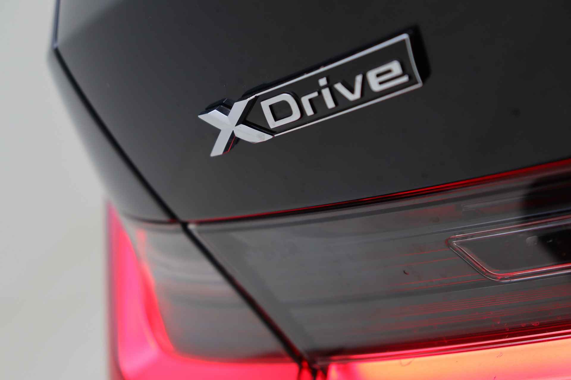 BMW 3 Serie Touring 330e xDrive High Executive M Sport Automaat / Panoramadak / Trekhaak / Sportstoelen / Adaptieve LED / Driving Assistant Professional / Parking Assistant - 46/60