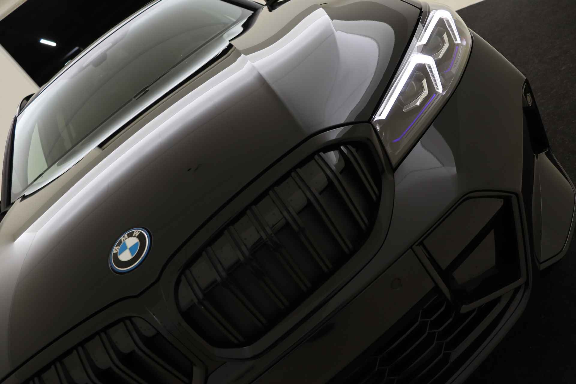 BMW 3 Serie Touring 330e xDrive High Executive M Sport Automaat / Panoramadak / Trekhaak / Sportstoelen / Adaptieve LED / Driving Assistant Professional / Parking Assistant - 52/60