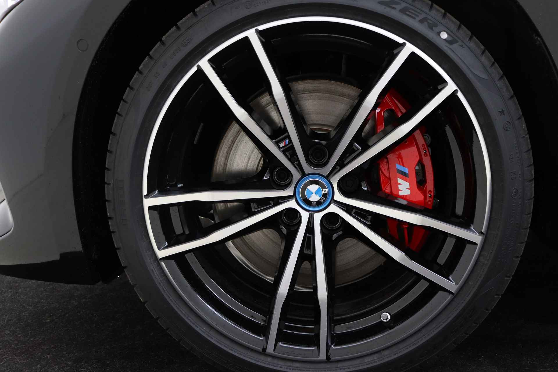 BMW 3 Serie Touring 330e xDrive High Executive M Sport Automaat / Panoramadak / Trekhaak / Sportstoelen / Adaptieve LED / Driving Assistant Professional / Parking Assistant - 55/60