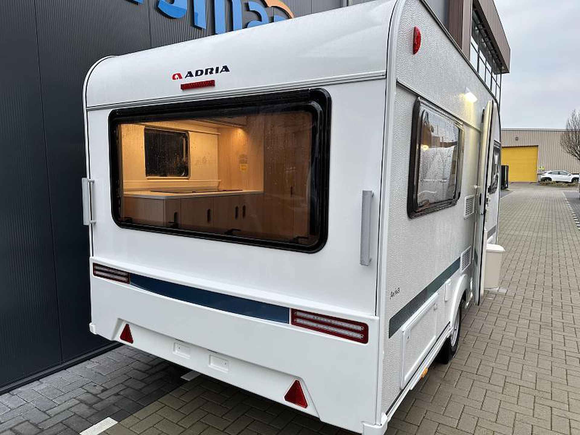 Adria Aviva 422 PY Lichtgewicht caravan - 4/18