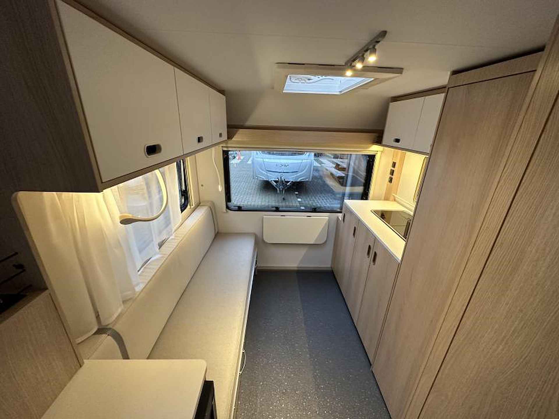 Adria Aviva 422 PY Lichtgewicht caravan - 10/18