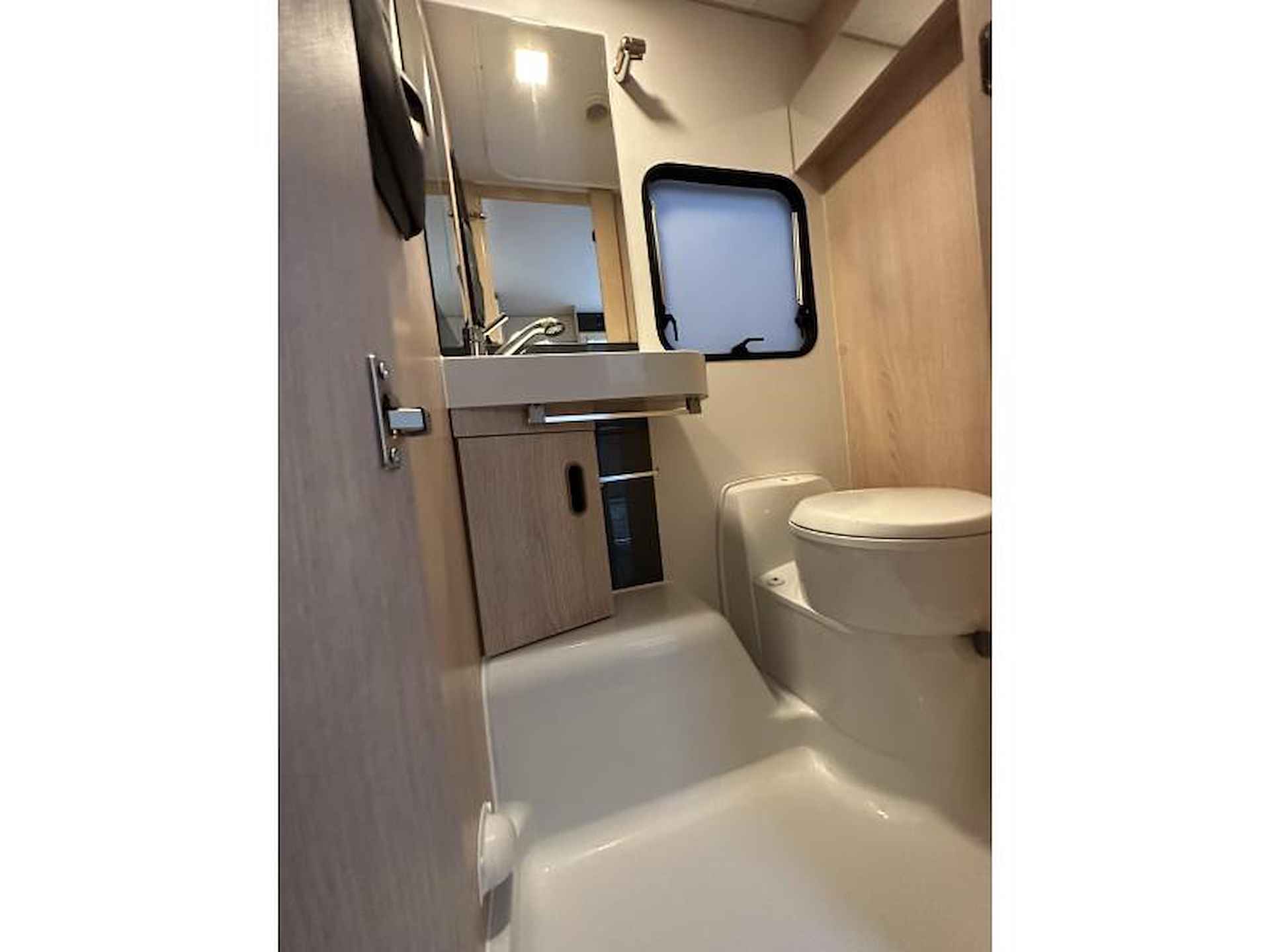 Adria Aviva 422 PY Lichtgewicht caravan - 13/18