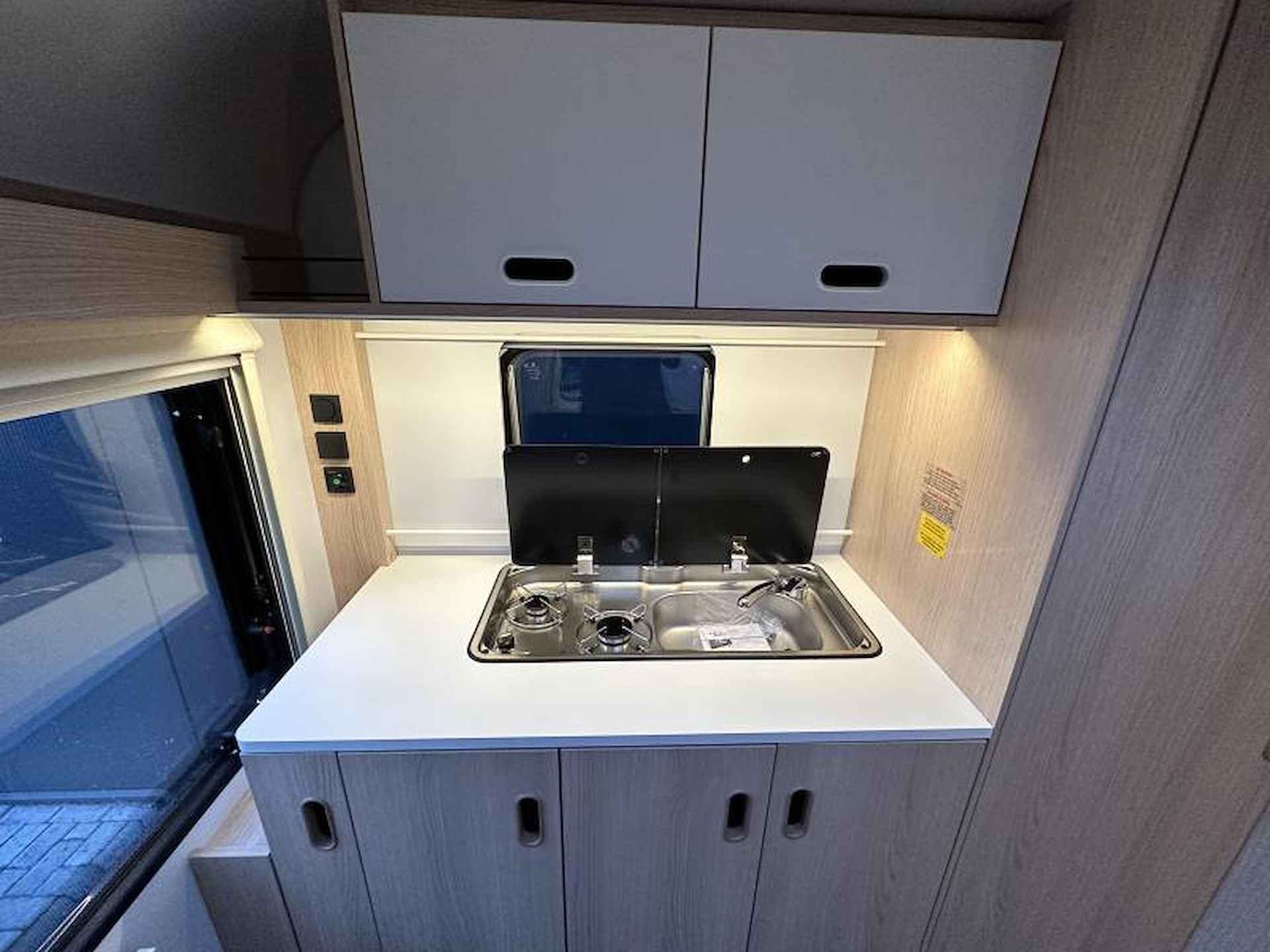 Adria Aviva 422 PY Lichtgewicht caravan - 15/18