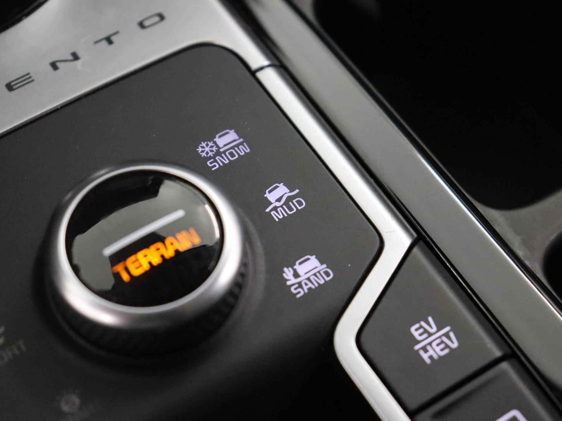 Kia Sorento 1.6 T-GDI Plug-in Hybrid 4WD DynamicPlusLine 7p. | Demo | Lederen Bekleding | Premium Audio (Bose) | Adaptieve Cruise Control | Elektrische Stoelverstelling - 31/49