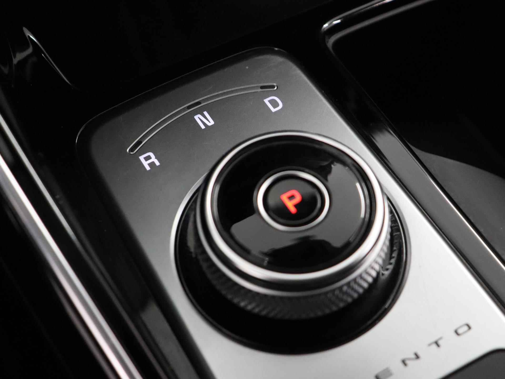 Kia Sorento 1.6 T-GDI Plug-in Hybrid 4WD DynamicPlusLine 7p. | Demo | Lederen Bekleding | Premium Audio (Bose) | Adaptieve Cruise Control | Elektrische Stoelverstelling - 32/49