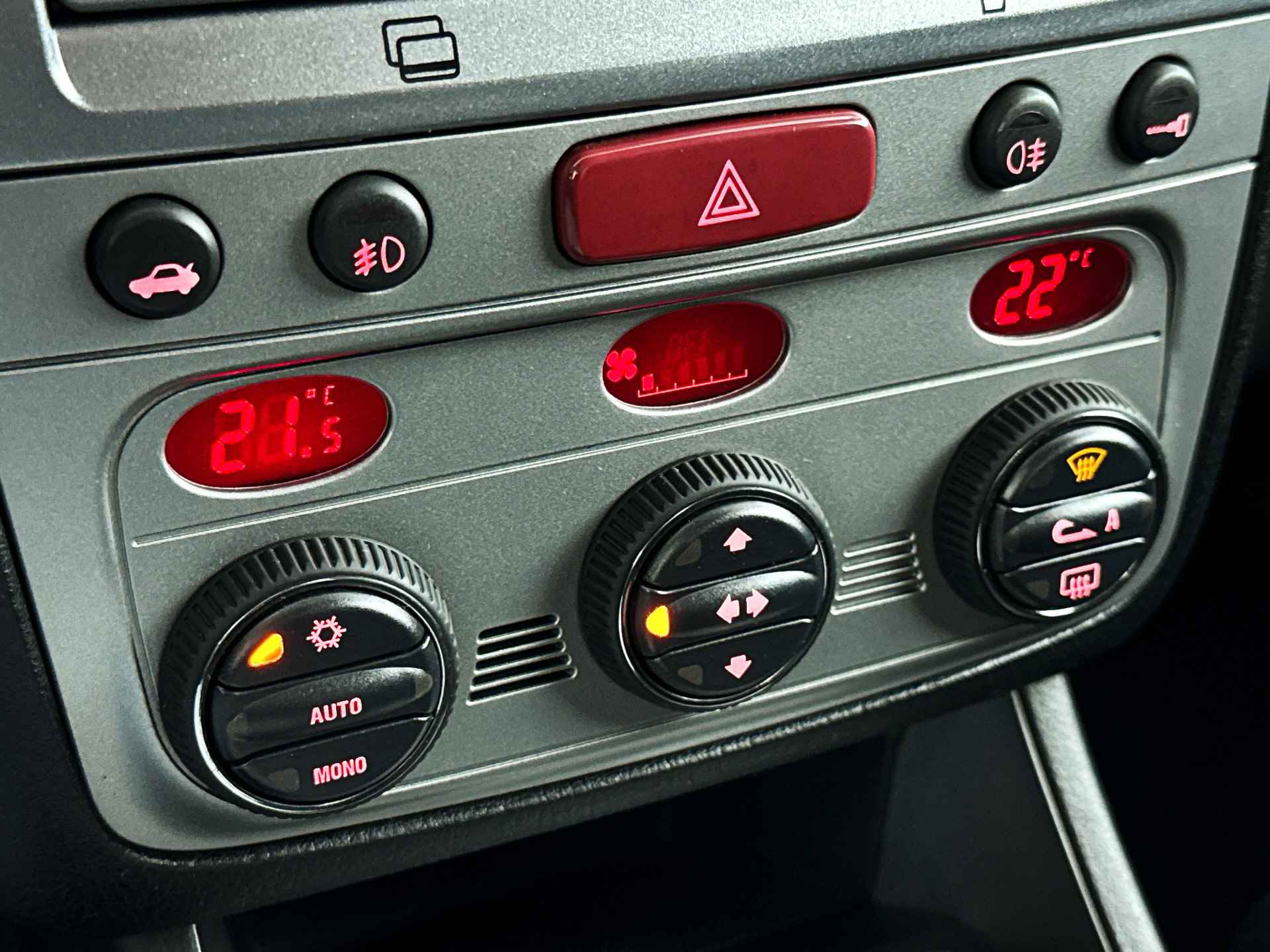 Alfa Romeo 147 T.Spark Distinctive | Climate control - 15/21