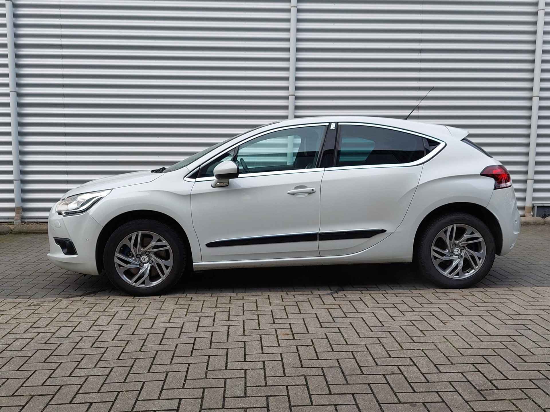 Citroen DS4 1.6 THP 200 Sport Chic Clima/Nav/Trekhaak - 2/30