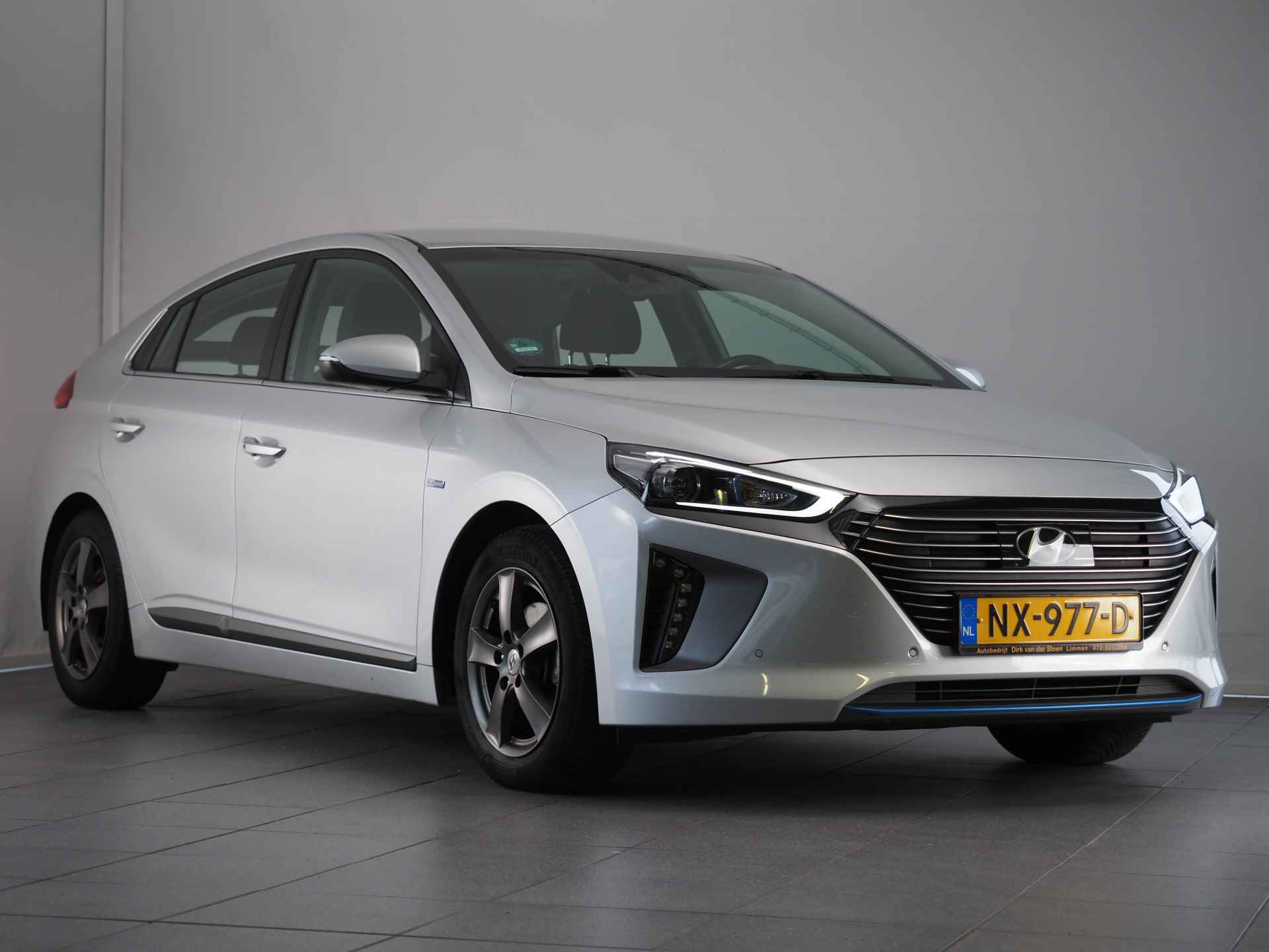 Hyundai IONIQ 1.6 GDi Comfort | Achteruitrijcamera | Apple Carplay/Android Auto | Carkit | Trekhaak | Reservewiel | Keyless Entry/Start | DAB | LED | - 17/40