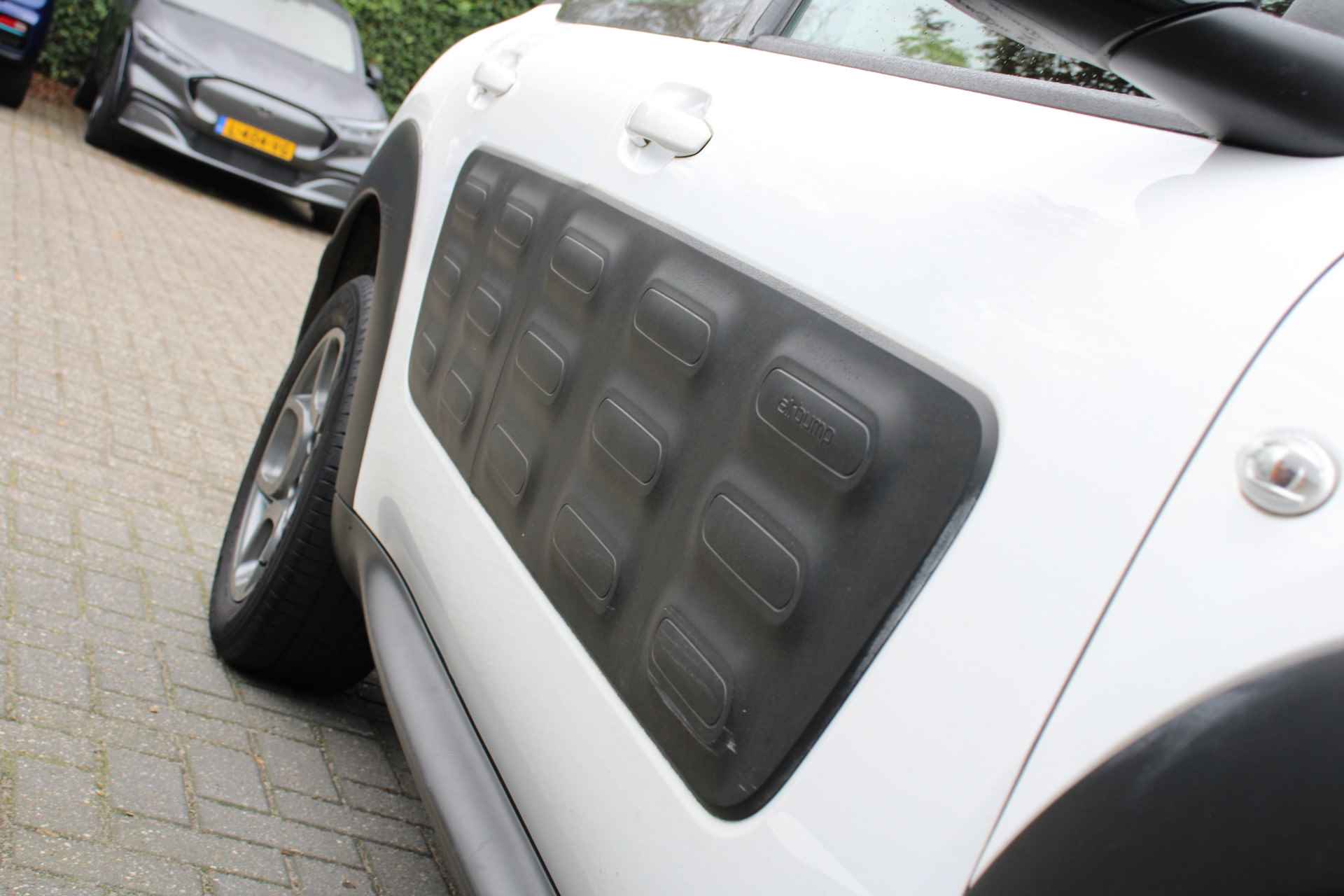 Citroën C4 Cactus 1.2 PureTech SHINE AUTOMAAT | NL-AUTO! | DEALER OH! | NAVI | CLIMA | CRUISE | PARK SENS | LM. VELGEN | PRACHTIGE STAAT! - 24/28