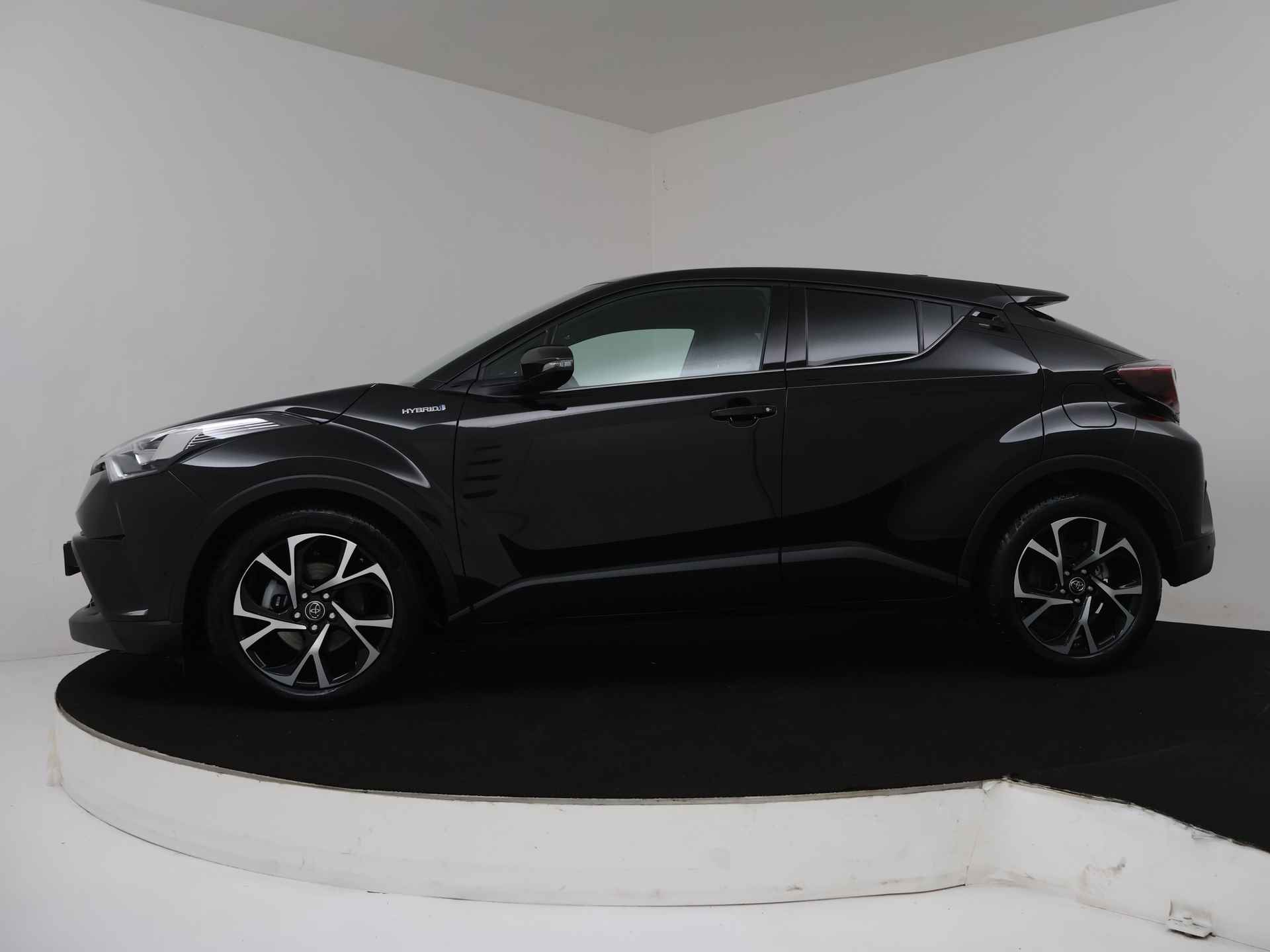 Toyota C-HR 1.8 Hybrid Style | Navigatie | Stoel en stuurwiel verwarmd | LM velgen | Climate Control | Cruise Control Adaptief | - 4/43