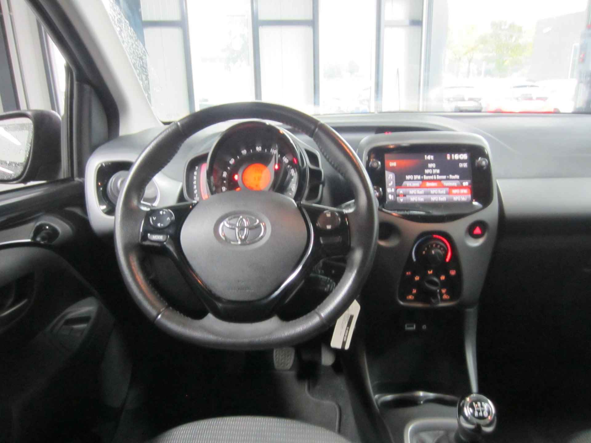 Toyota Aygo 1.0 VVT-i x-play Airco Camera CarPlay - 5/18