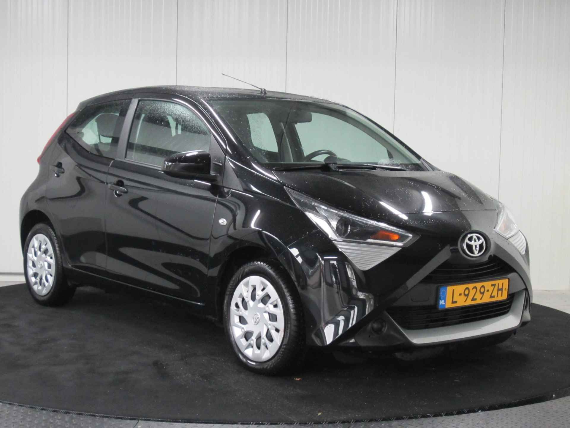 Toyota Aygo 1.0 VVT-i x-play Airco Camera CarPlay - 18/18