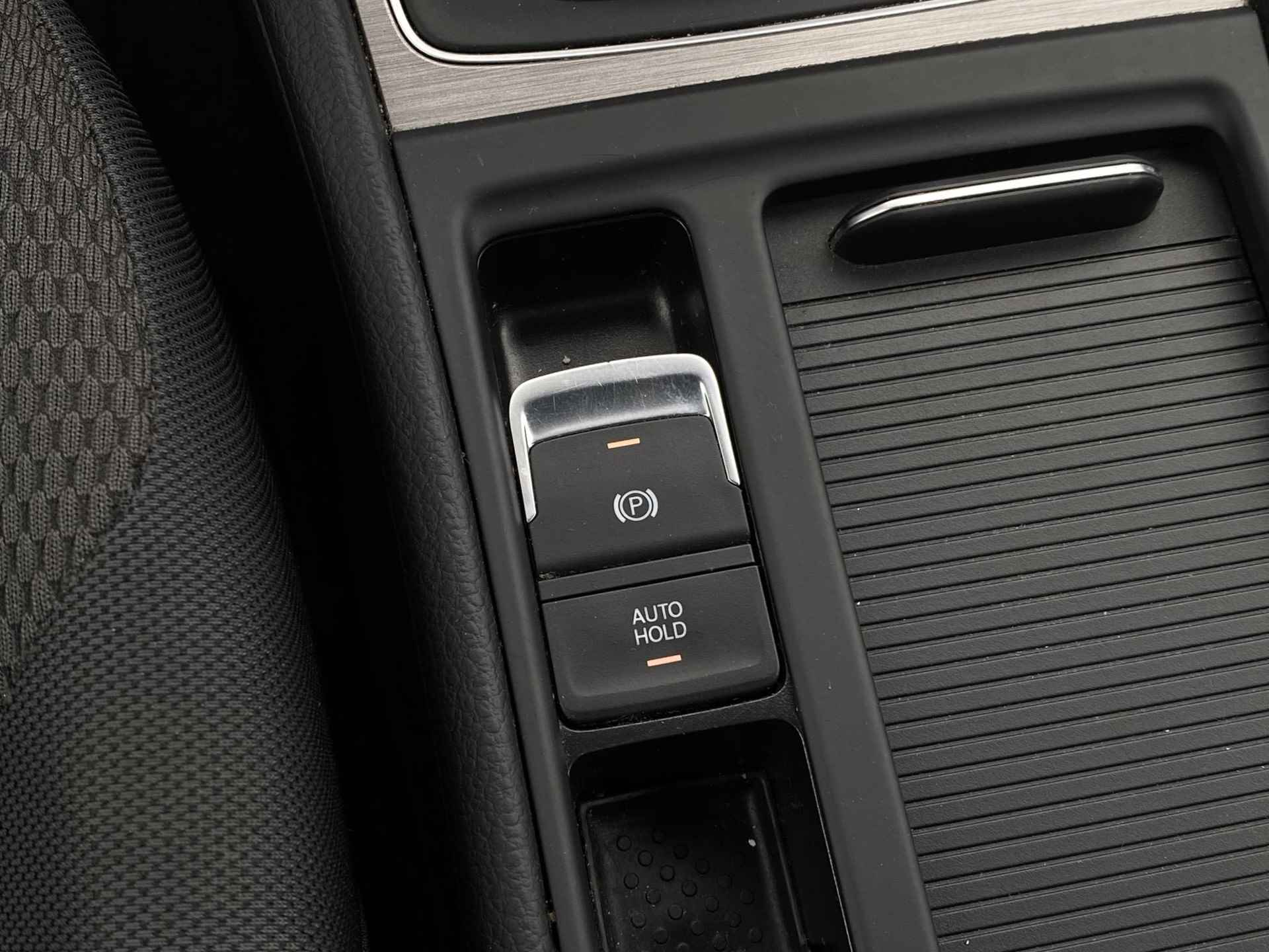 Volkswagen Golf Variant 1.0 TSI Comfortline | Climate Control | Bluetooth | Comfort Stoelen | CruiseControl | PDC V+A | Comfort-Pakket | DAB | Apple Car-Play | Navigatie | - 20/49