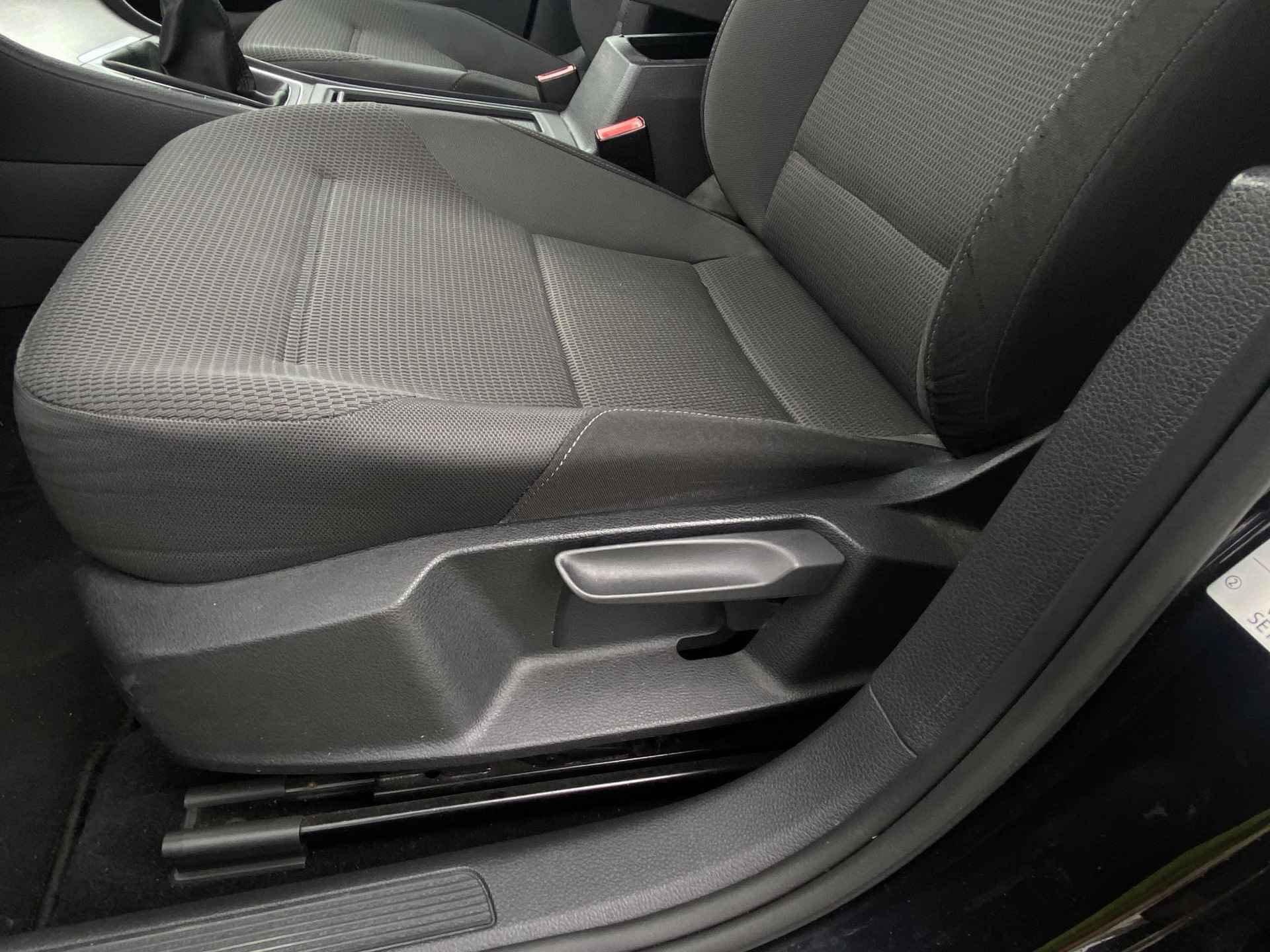 Volkswagen Golf Variant 1.0 TSI Comfortline | Climate Control | Bluetooth | Comfort Stoelen | CruiseControl | PDC V+A | Comfort-Pakket | DAB | Apple Car-Play | Navigatie | - 22/49