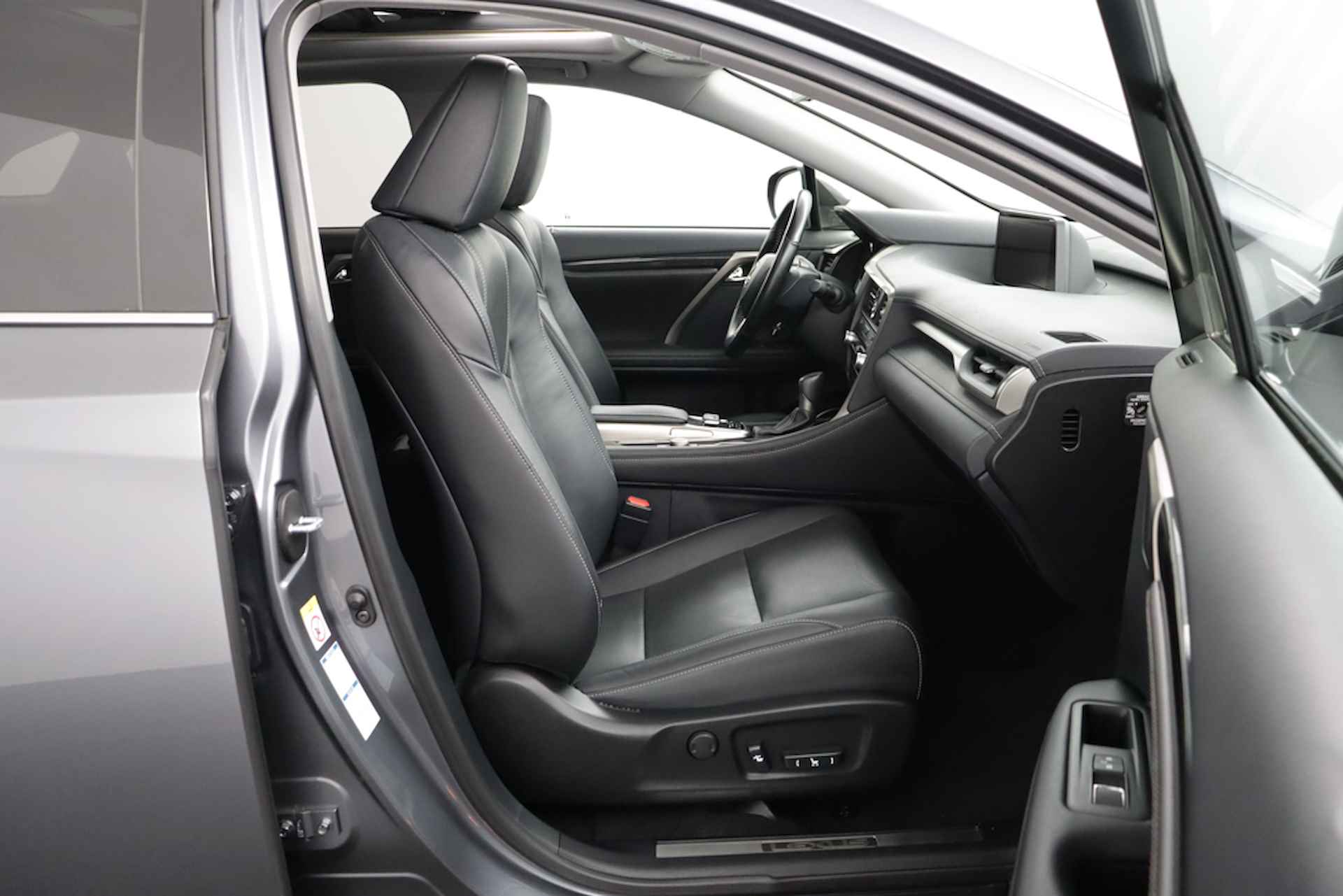 Lexus RX 450h HYBRID 4WD Luxury Line, 12 MND GARANTIE - RIJKLAAR | Panorama | Leer | HUD | DAB+ | Navi | Afn.Trekhaak | Camera | Keyless - 28/59