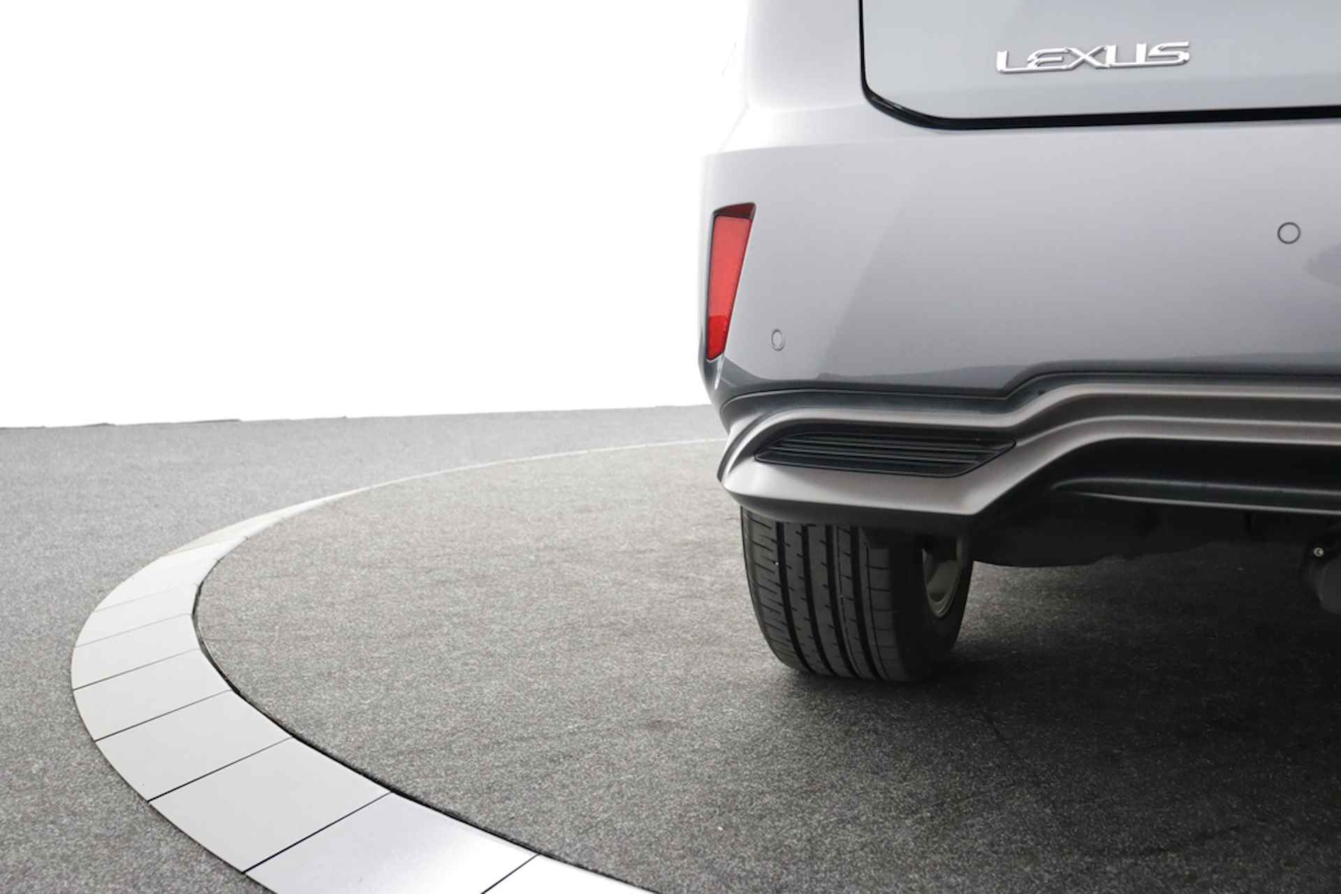 Lexus RX 450h HYBRID 4WD Luxury Line, 12 MND GARANTIE - RIJKLAAR | Panorama | Leer | HUD | DAB+ | Navi | Afn.Trekhaak | Camera | Keyless - 33/59