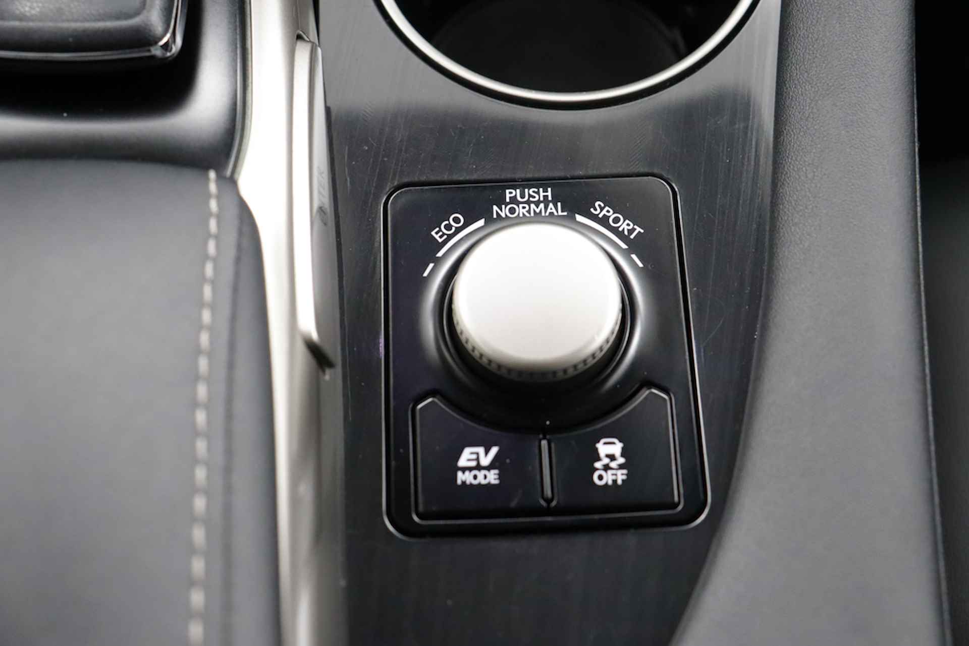 Lexus RX 450h HYBRID 4WD Luxury Line, 12 MND GARANTIE - RIJKLAAR | Panorama | Leer | HUD | DAB+ | Navi | Afn.Trekhaak | Camera | Keyless - 42/59