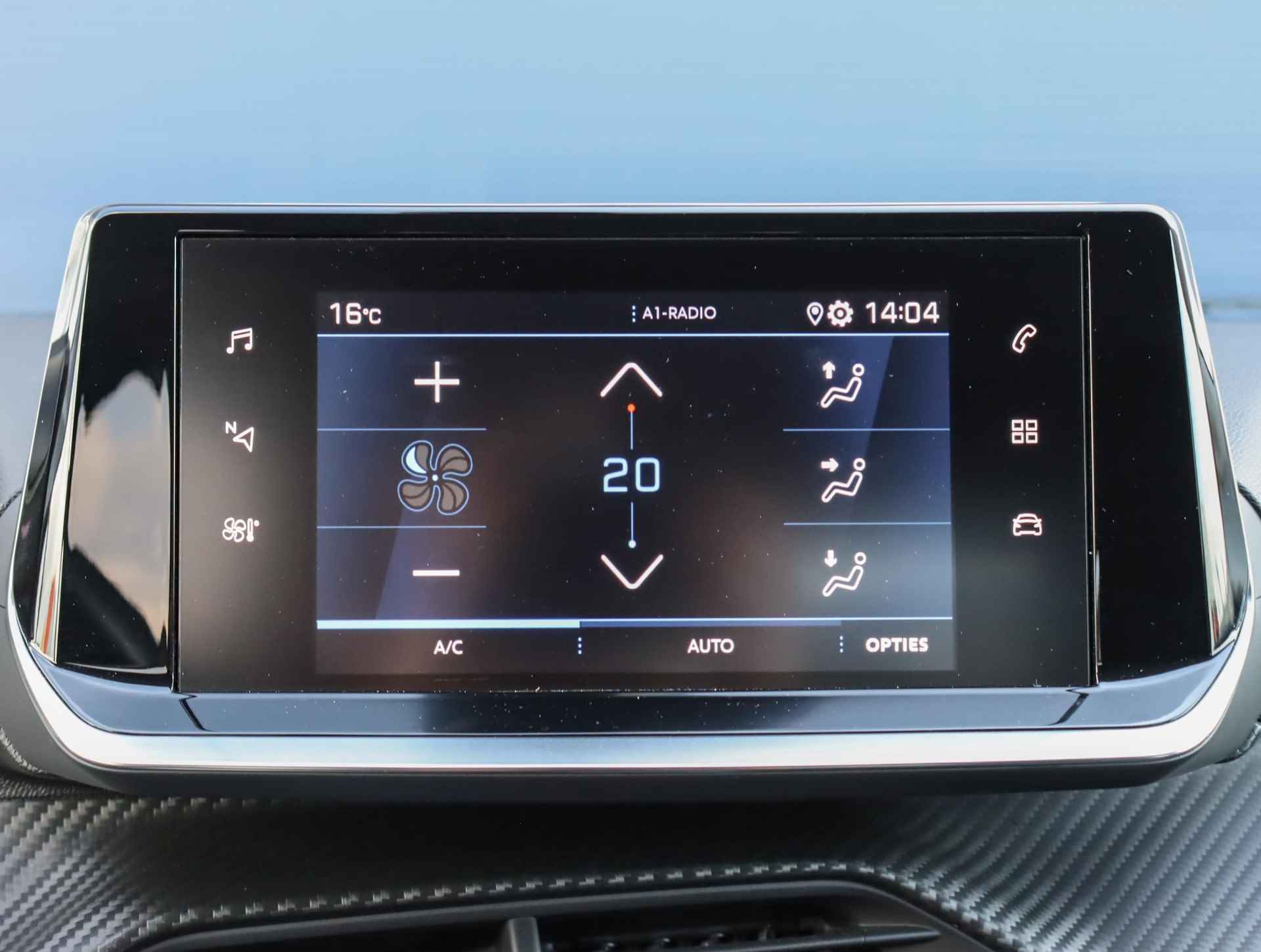 Peugeot 208 1.2 PureTech Allure | Apple carplay/Android auto | parkeersensoren | LED | - 23/44