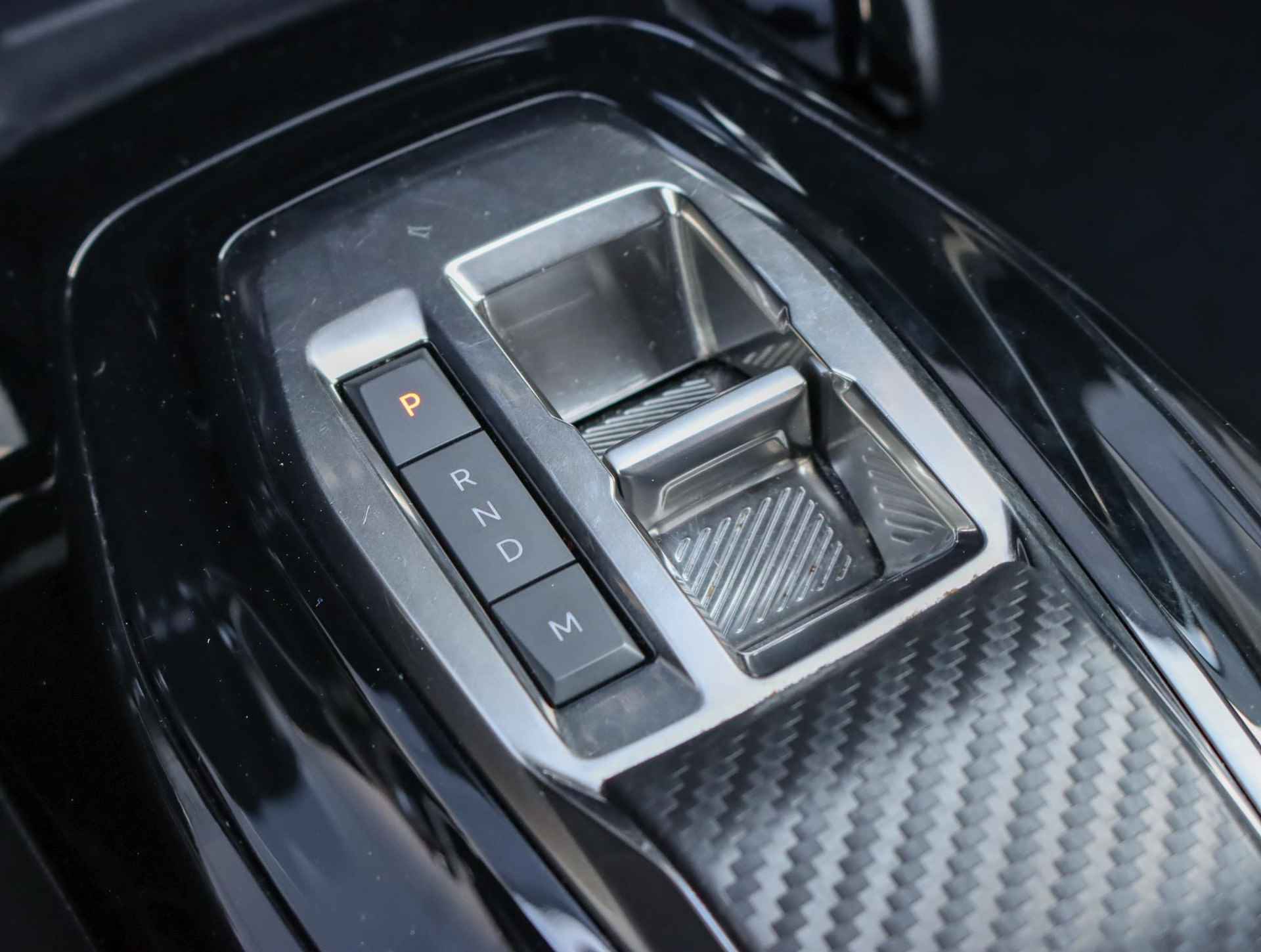 Peugeot 208 1.2 PureTech Allure | Apple carplay/Android auto | parkeersensoren | LED | - 28/44