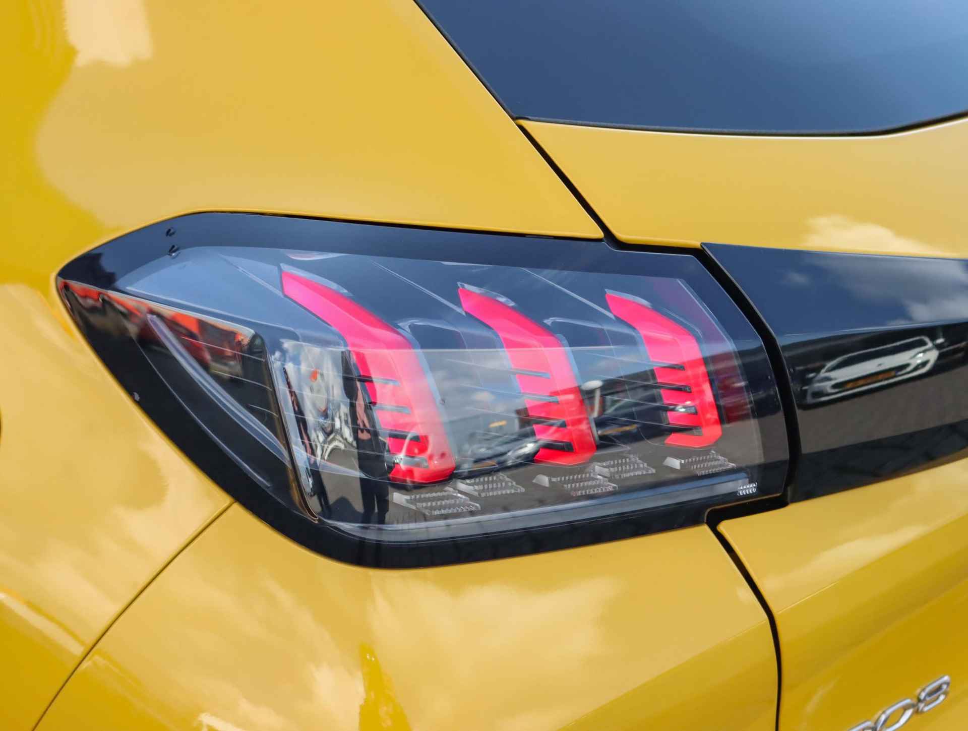 Peugeot 208 1.2 100 PK Allure | Apple carplay/Android auto | parkeersensoren | LED | - 39/44