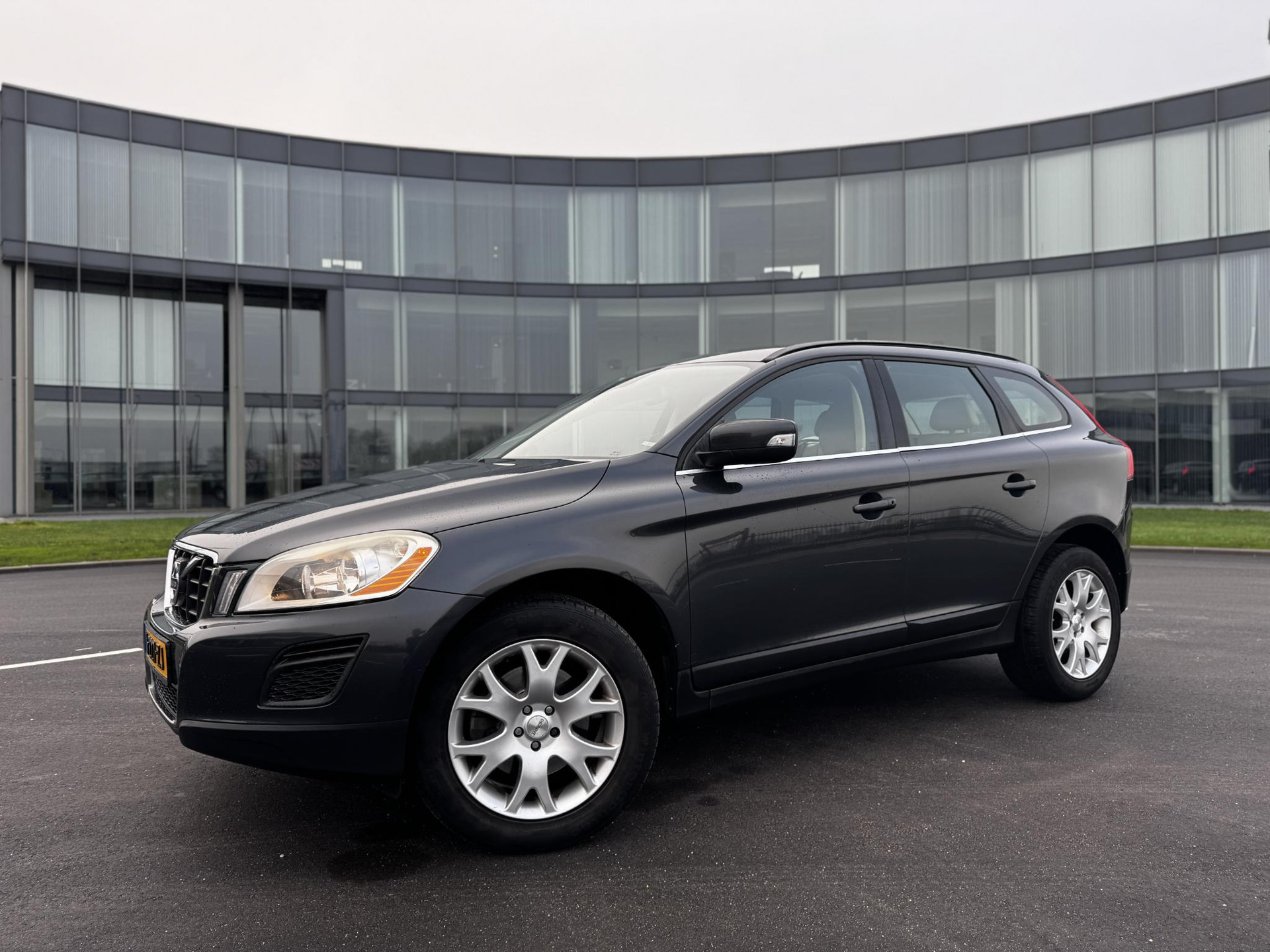 Volvo XC60 2.4 D5 AWD Kinetic Scherpe meeneemprijs incl. nieuwe APK