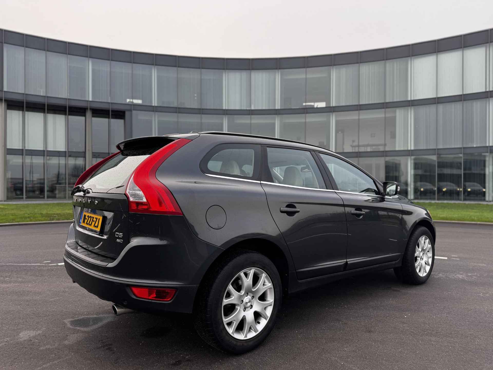 Volvo XC60 2.4 D5 AWD Kinetic Scherpe meeneemprijs incl. nieuwe APK - 2/17