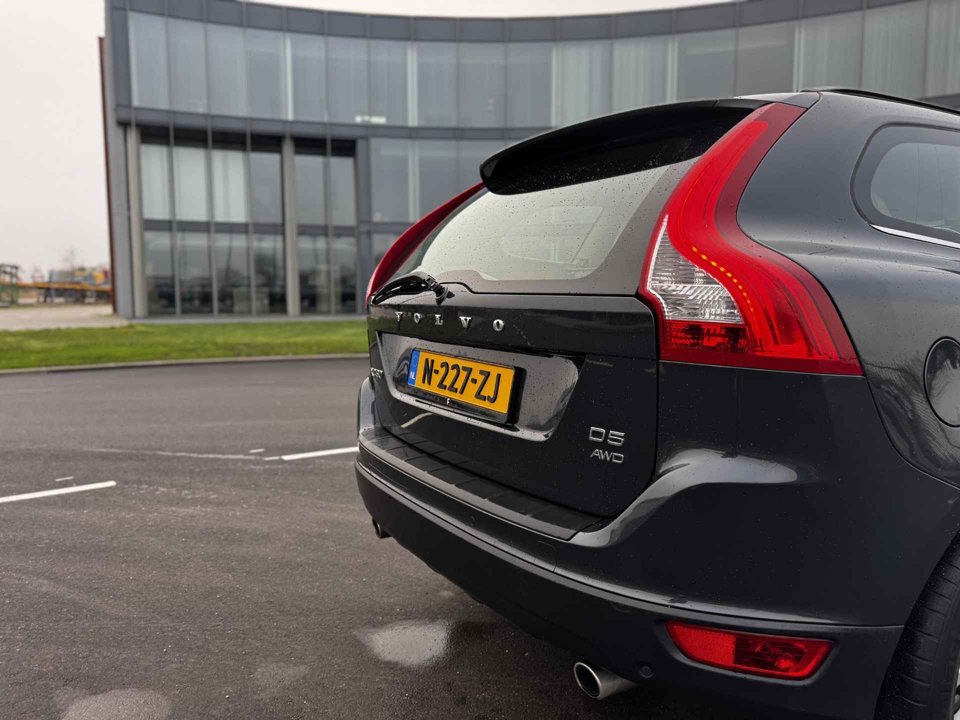 Volvo XC60 2.4 D5 AWD Kinetic Scherpe meeneemprijs incl. nieuwe APK - 8/17