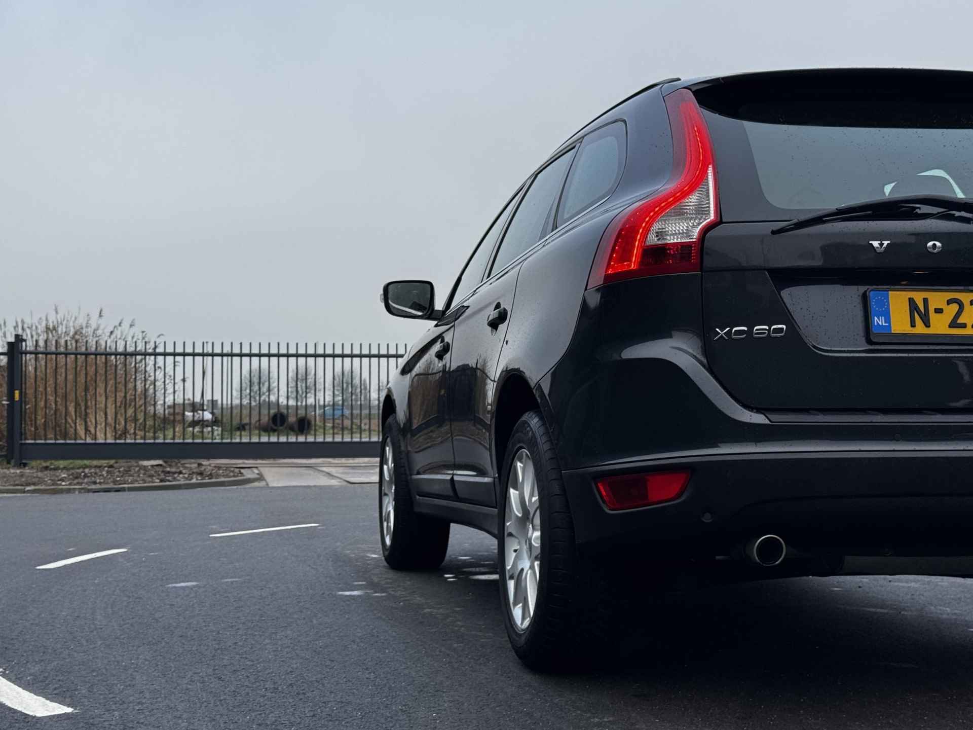 Volvo XC60 2.4 D5 AWD Kinetic Scherpe meeneemprijs incl. nieuwe APK - 16/17