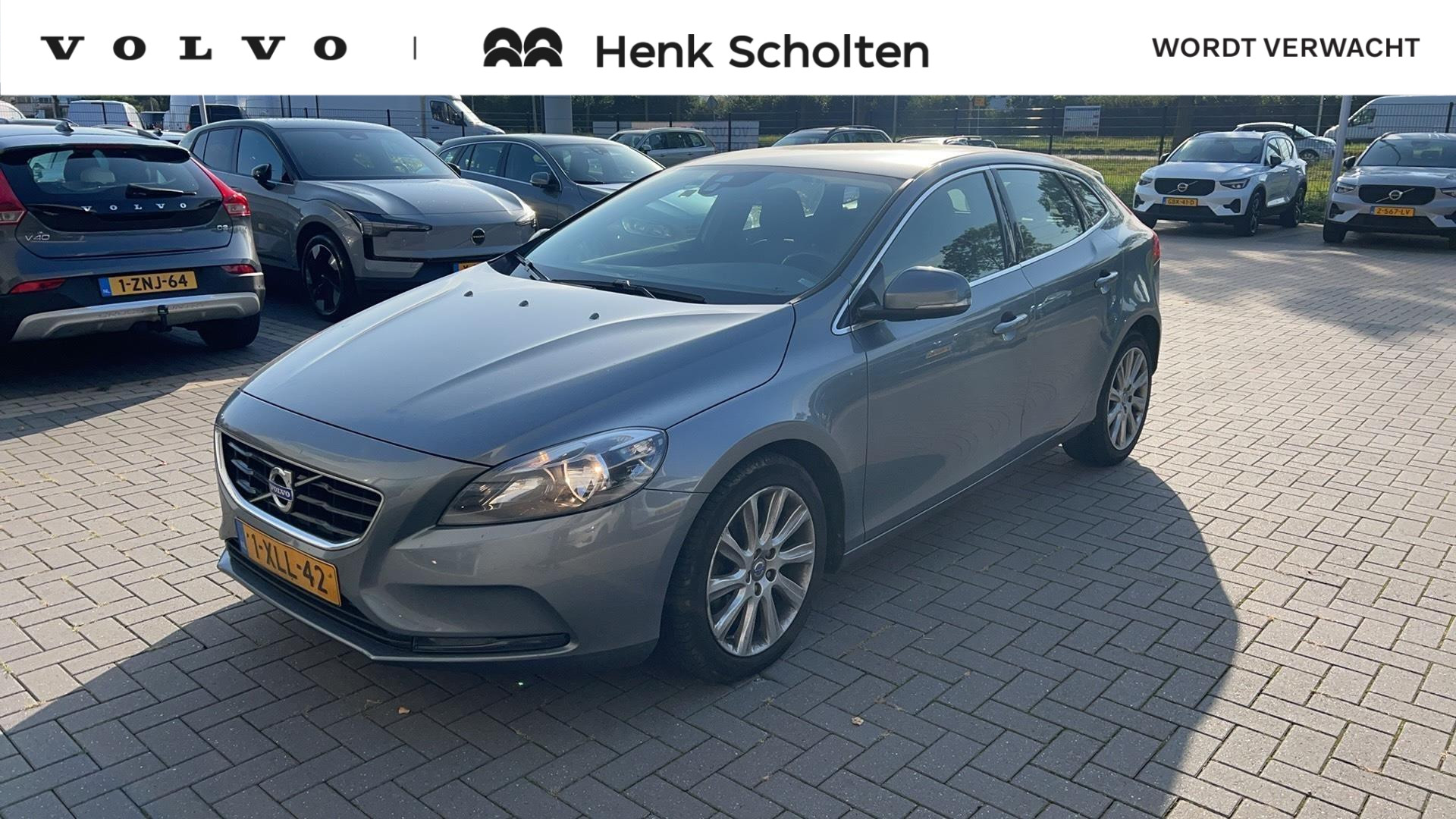 Volvo V40 T2 122pk Momentum, Navigatie, Bluetooth, Park Asssist Achter, LED dagrijverlichting, Cruise Control, Climate Control, Regensensor, 17" Lichtmetalen velgen, Noodreservewiel