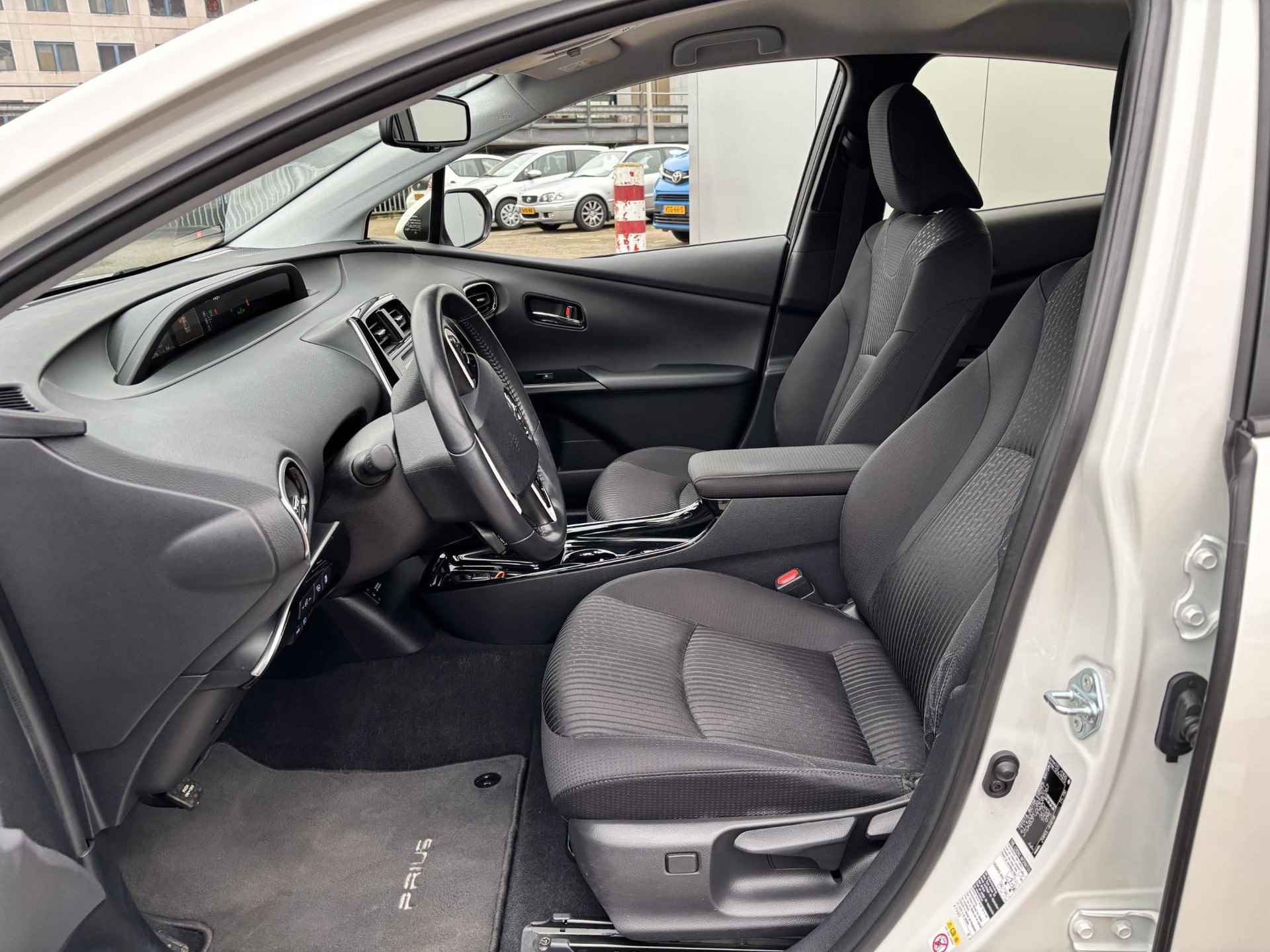 Toyota Prius 1.8 Executive Navi, Parkeersensoren, JBL - 12/50