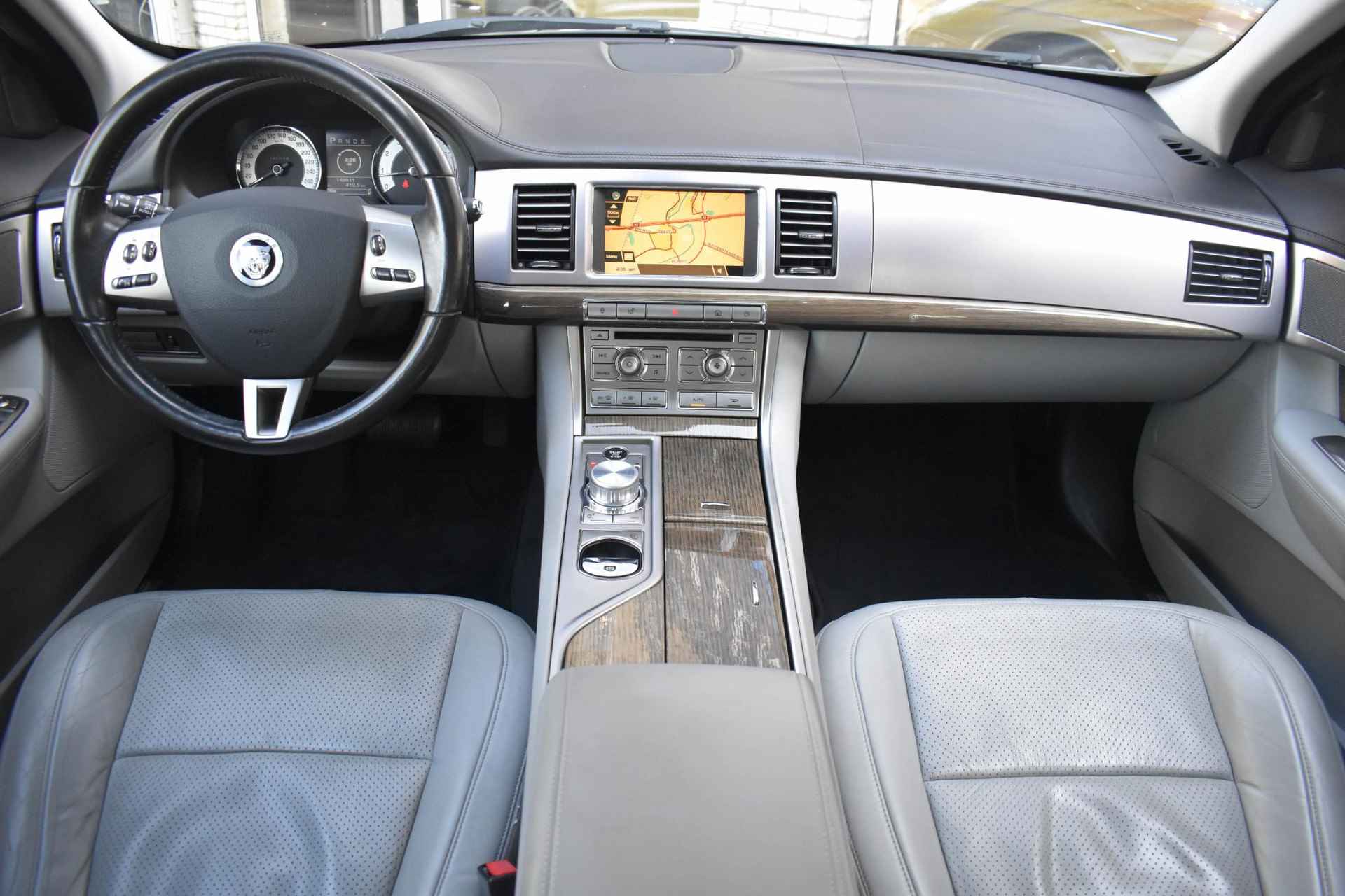 Jaguar XF 3.0 V6 Luxury aut Schuifdak Stoelventilatie Camera - 2/45