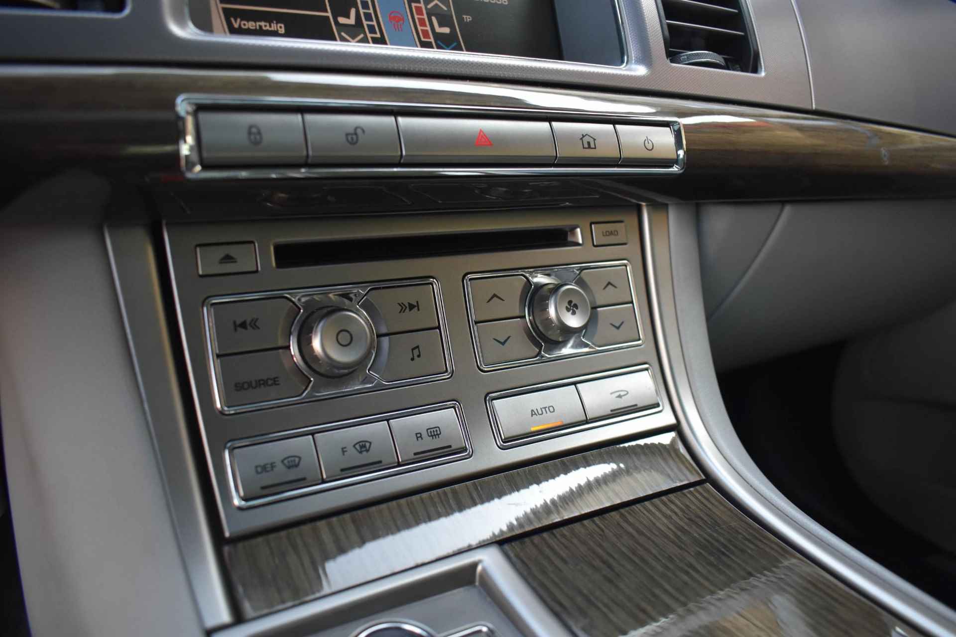 Jaguar XF 3.0 V6 Luxury aut Schuifdak Stoelventilatie Camera - 15/45