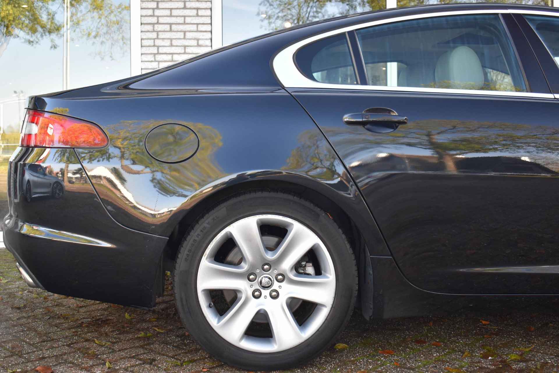 Jaguar XF 3.0 V6 Luxury aut Schuifdak Stoelventilatie Camera - 34/45