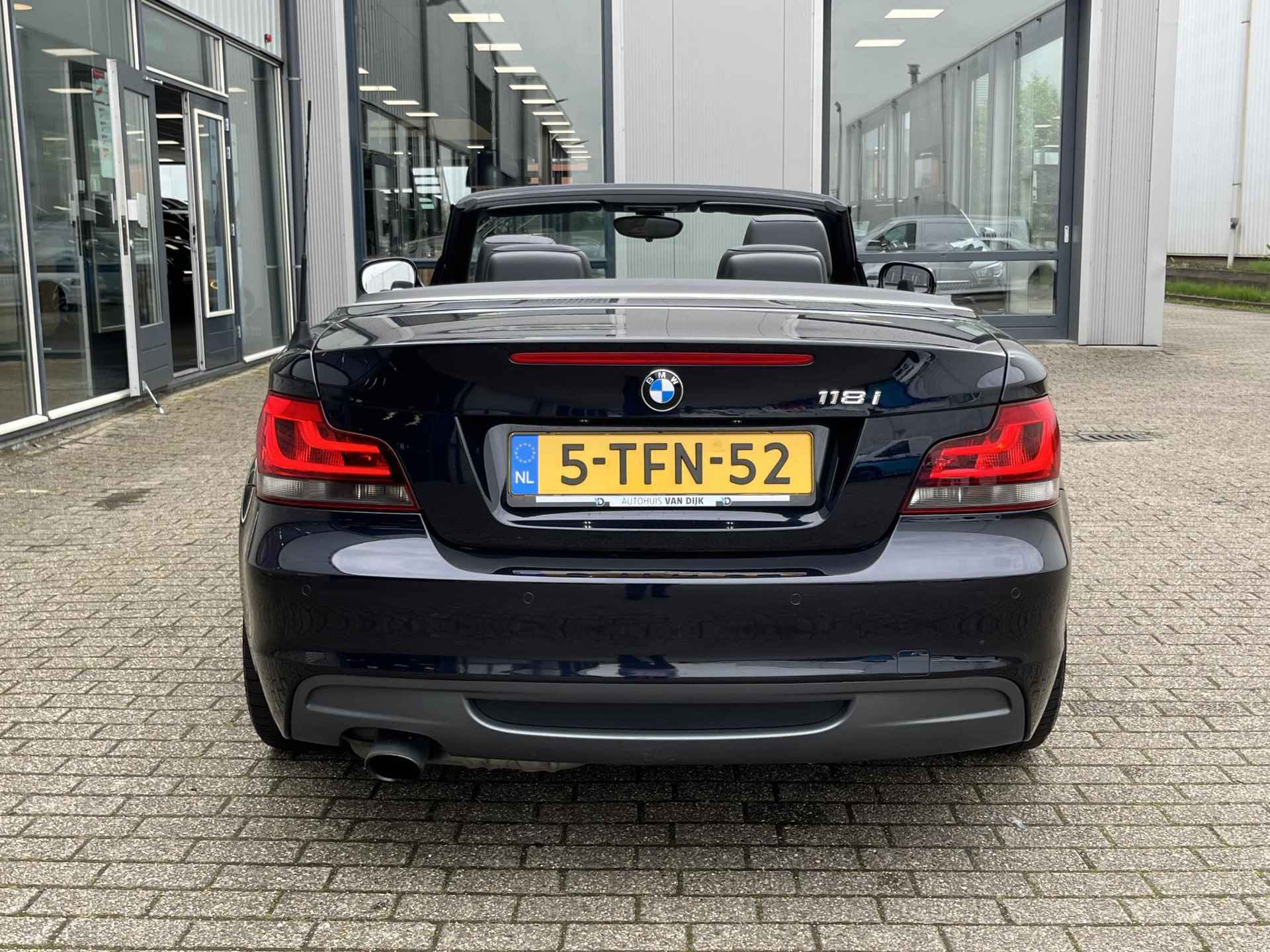 BMW 1-serie Cabrio 118i M Sport Edition | NL Auto/Voll.Historie/M-sport pakket/Navi/Cruise/Clima/Afn.Trekhaak - 24/92